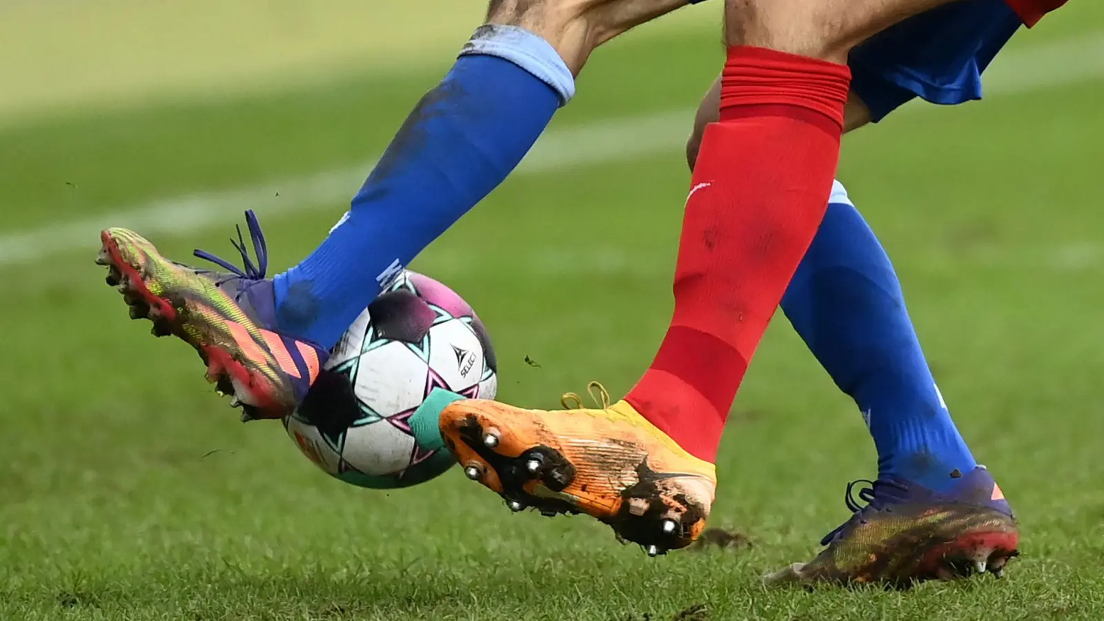 Der SSV Jahn Regensburg will zurück in die 2. Fußball-Bundesliga. (Symbolbild: Uli Deck/dpa/Symbolbild)