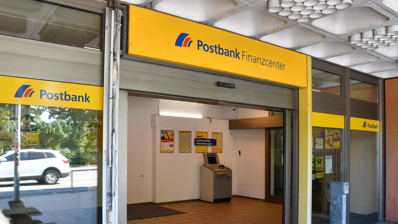 Die Postbank-Filiale am Kaiser-Ludwig-Ring schließt Ende 2026.  (Bild: Petra Hartl)