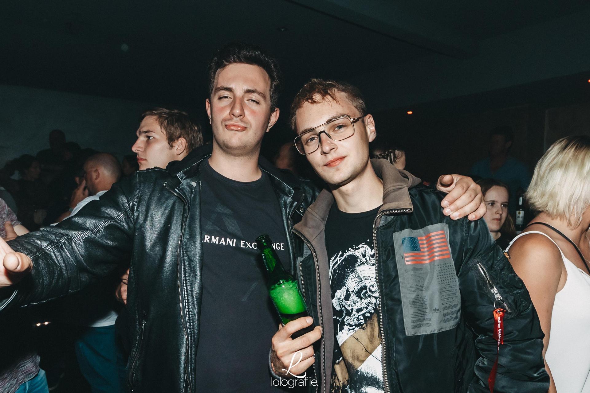 80's, 90's und 2000er: Die Fotos von Amberg tanzt im Trio. (Bild: Leonie Hartung)