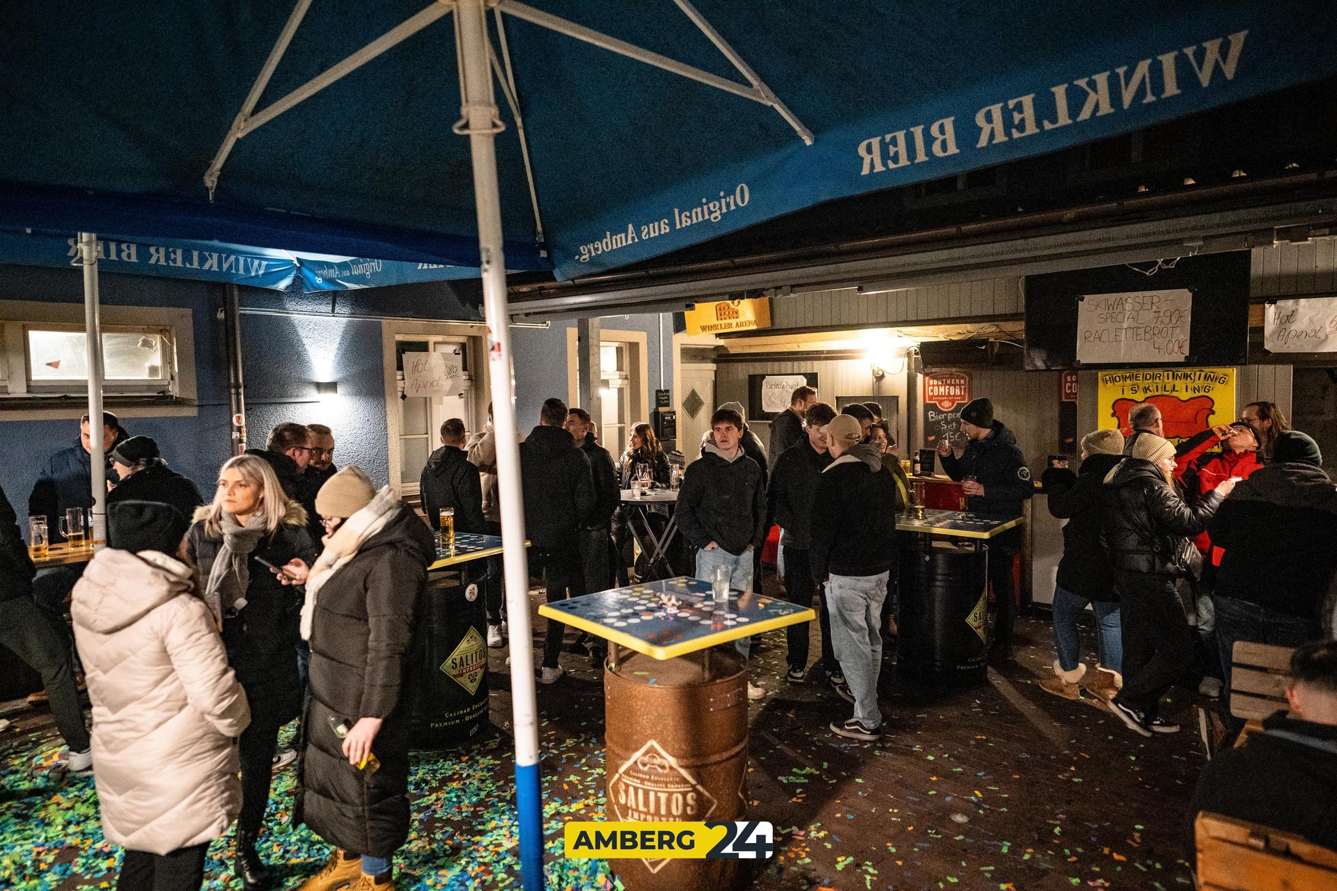 Die Fotos von Feiernden im Blauen Haus findet ihr auf Amberg24. Wir wünschen viel Spaß beim Durchklicken.  (Bild: Justus Gregor)