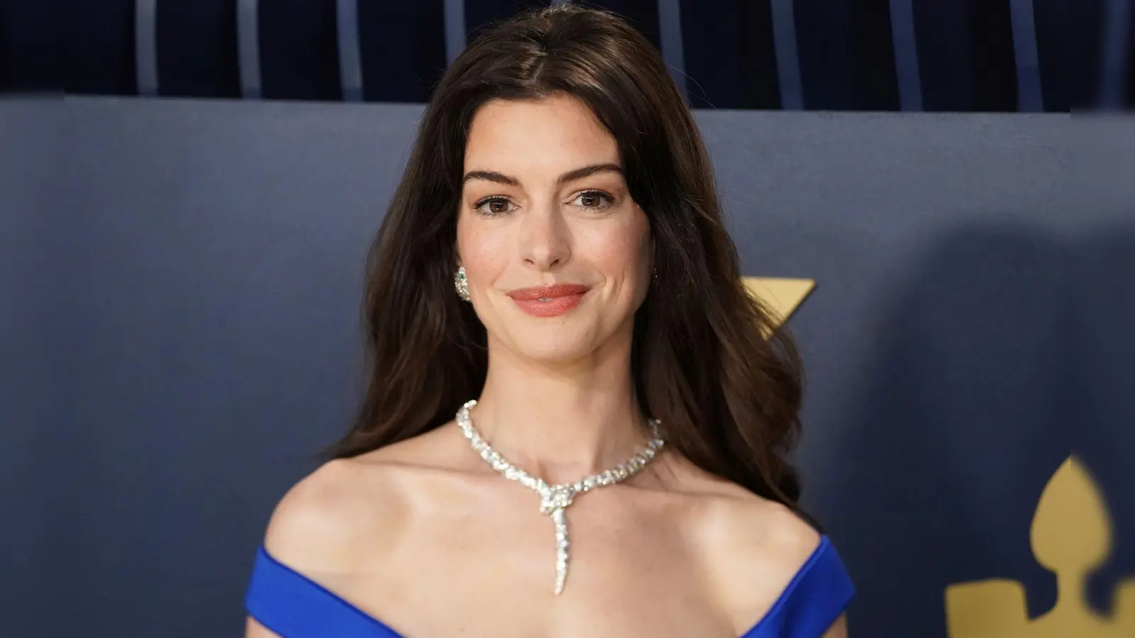Anne Hathaway spielt eine Hauptrolle in einer neuen Buchverfilmung. (Archivbild) (Bild: Jordan Strauss/Invision via AP/dpa)