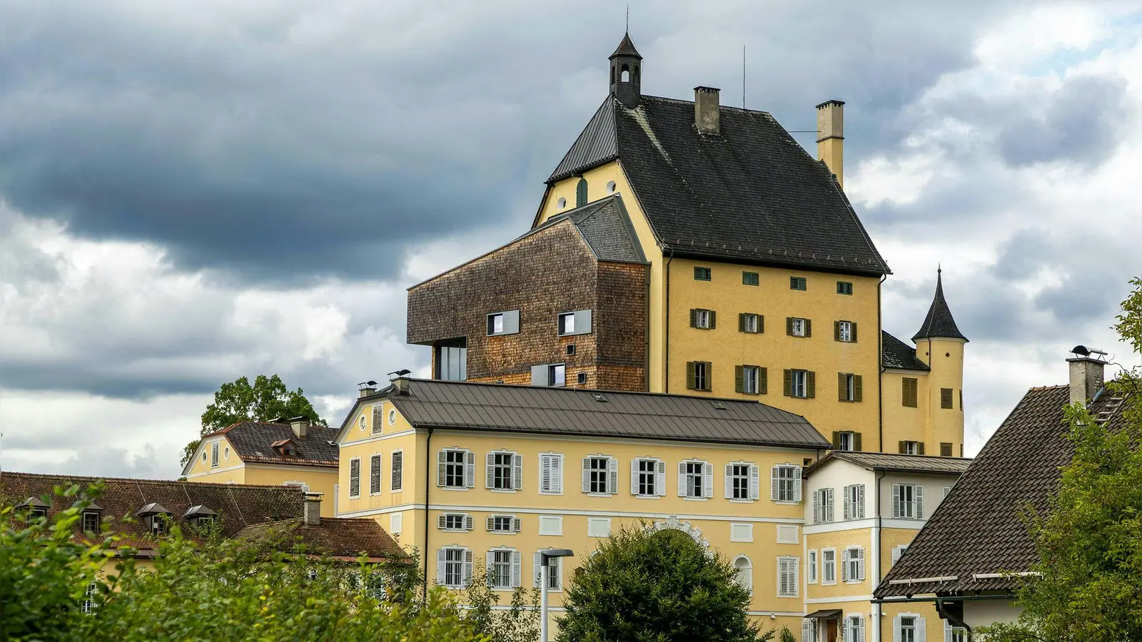 Streit um das Kloster Goldenstein nahe der bayerischen Grenze. (Bild: Chris Hofer/FRANZ NEUMAYR/dpa)