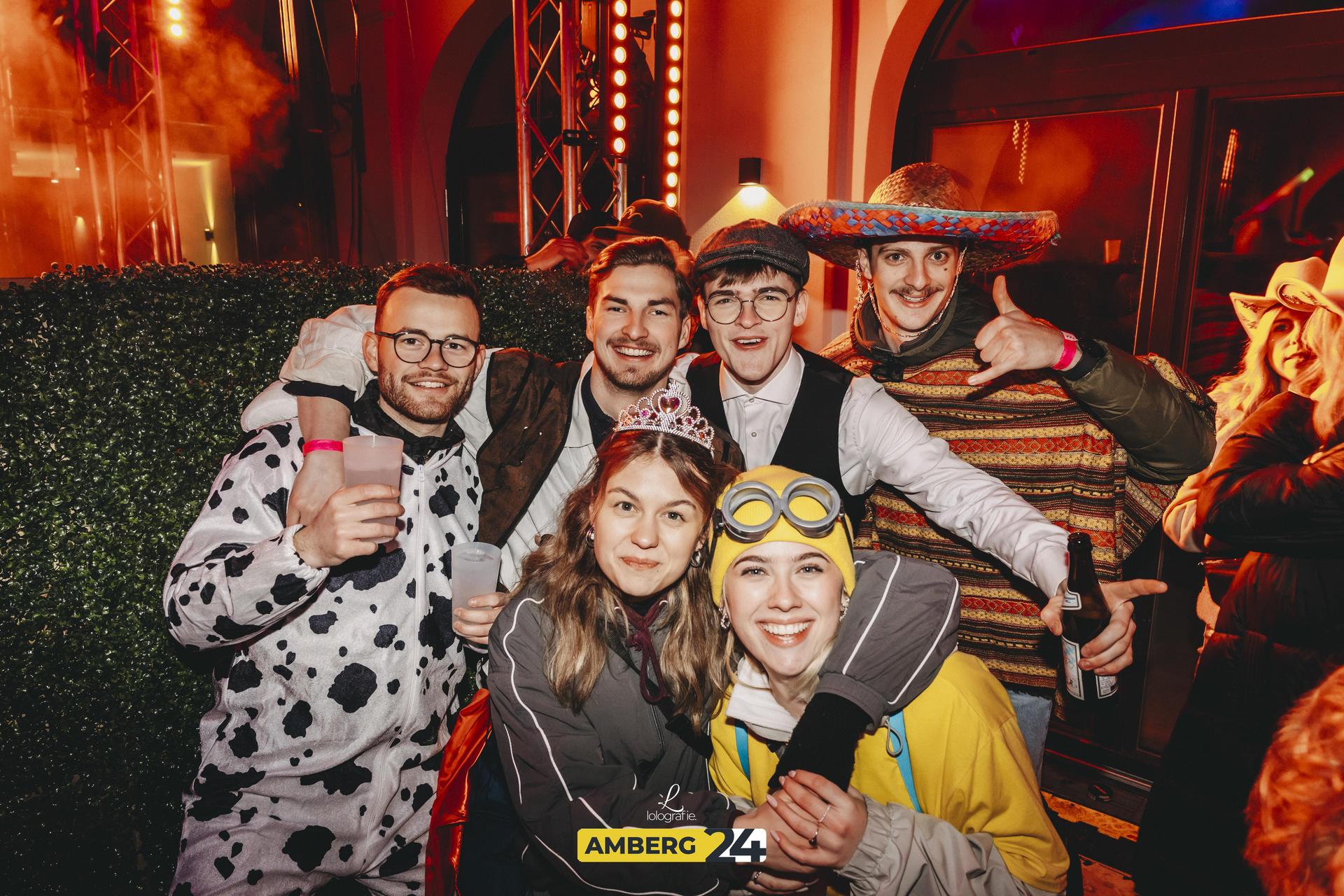 Die Hexennacht wurde auch im Innenhof der Drei Höfe gefeiert. (Bild: Leonie Hartung)