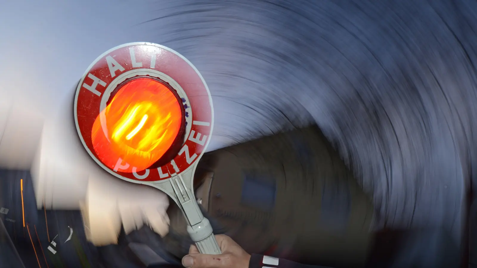 Die Verkehrspolizei Amberg kontrollierte im Stadtgebiet einen Opel mit fünf Insassen. (Bild: agentur_dpa)