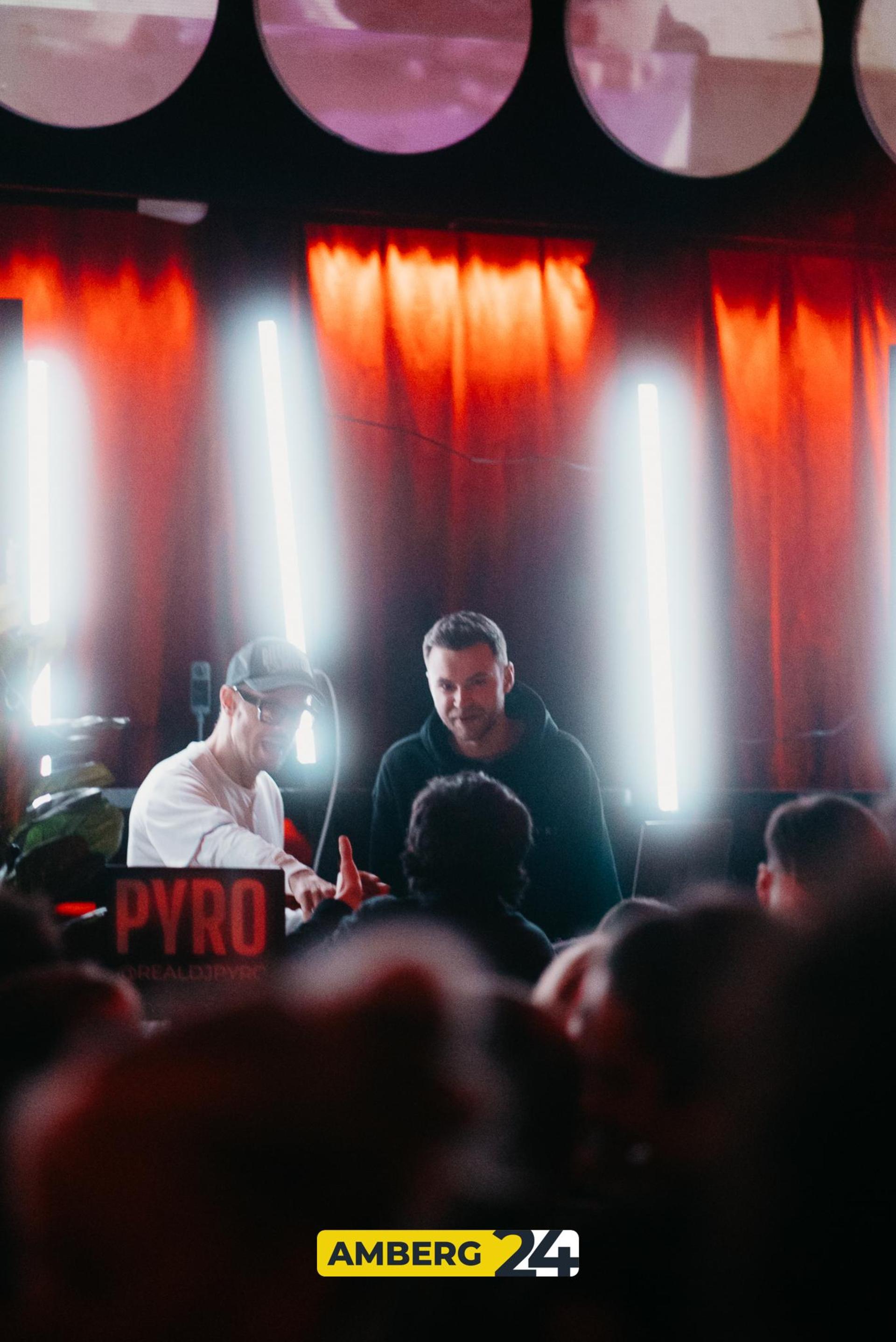 Im Casino-Saal war am Samstag die erste VIBES-Party des Jahres. (Bild: Mario Donhauser)