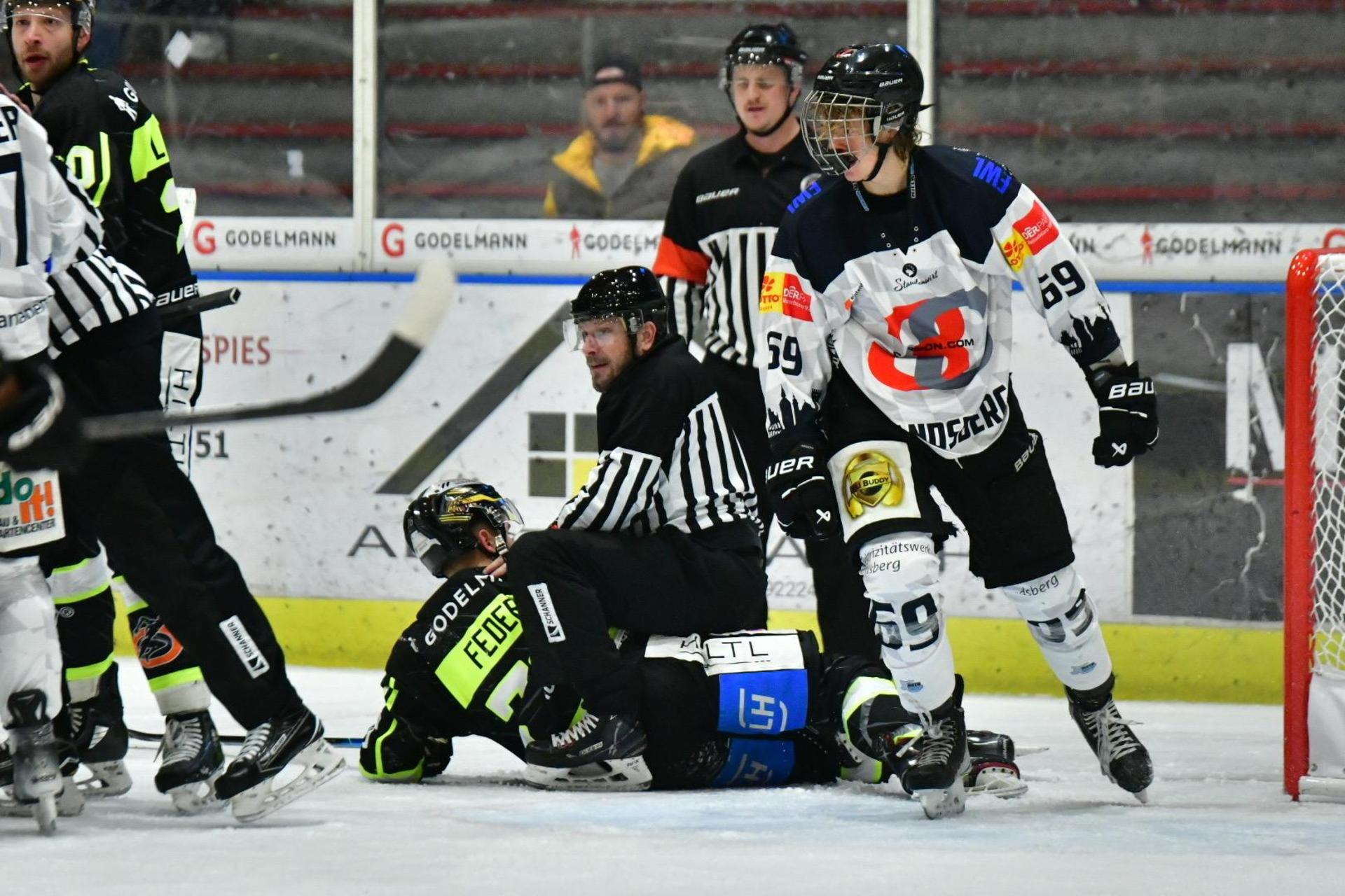 Der ERSC Amberg muss sich dem HC Landsberg mit 2:3 geschlagen geben. (Bild: A.& J. Pastuska)