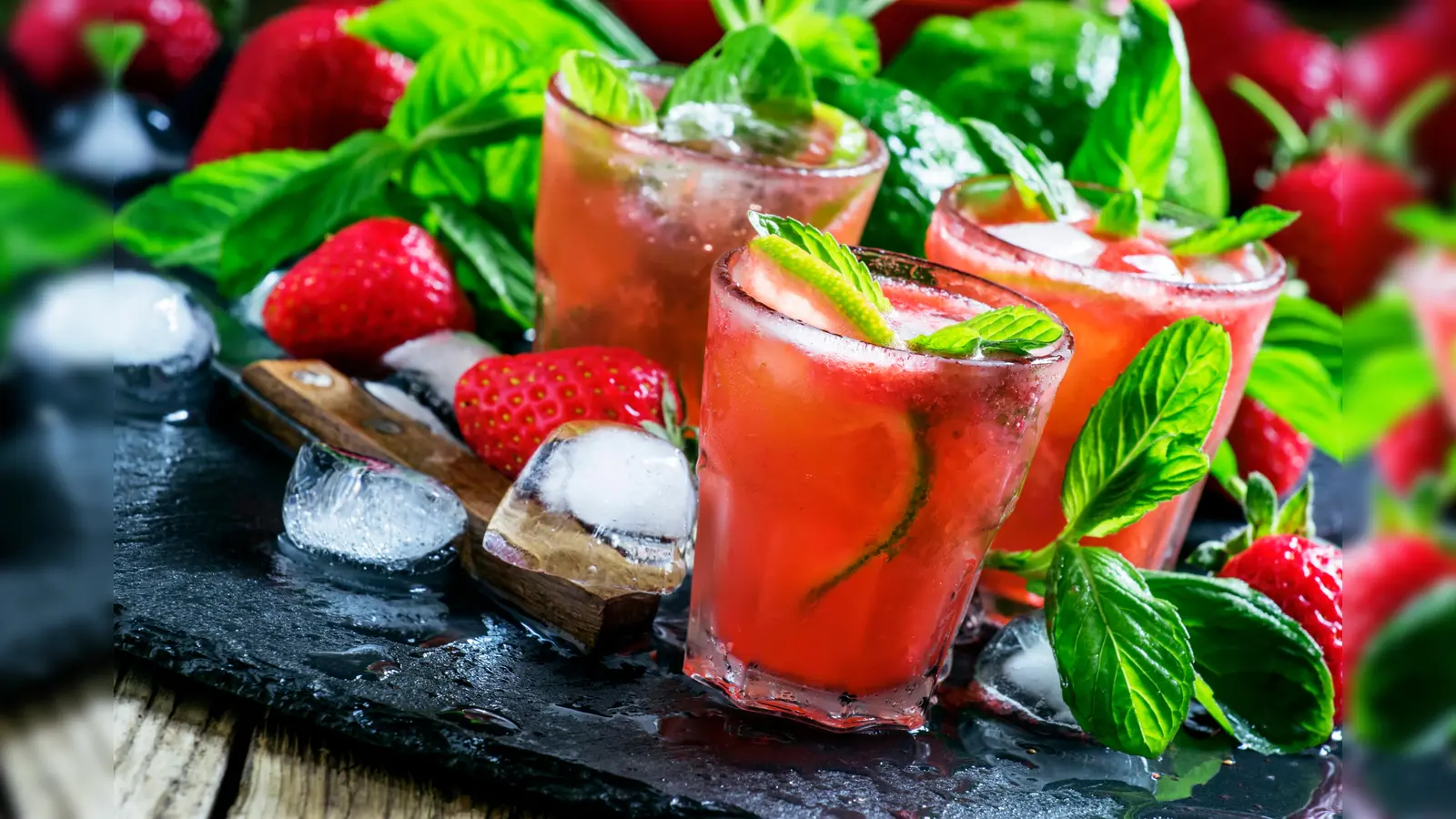 Erdbeerlimes ist perfekt zum Vorglühen.  (Symbolbild: Olga Kochina/5ph/adobe)