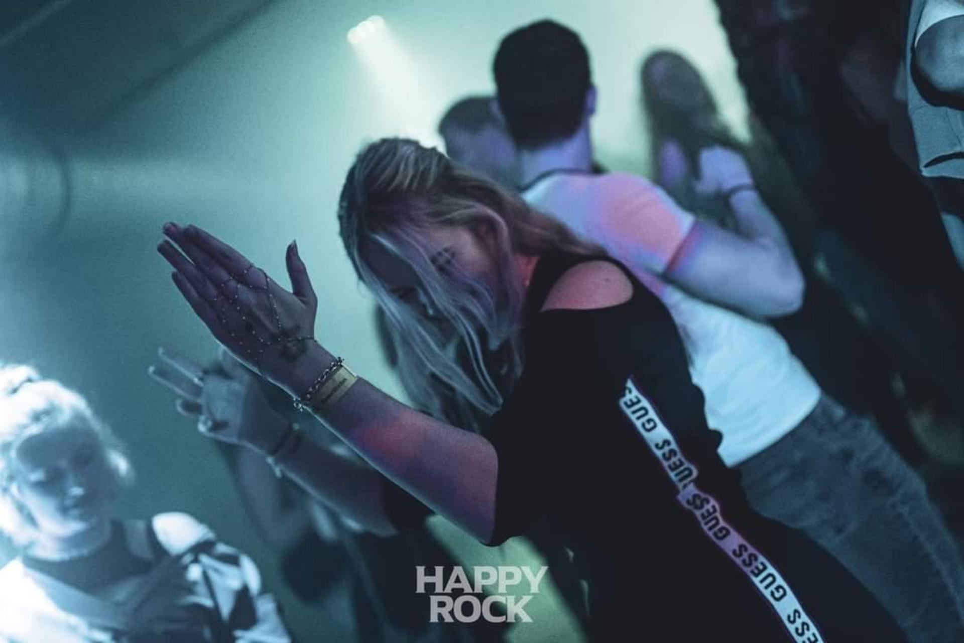 Kinkerlitzchen im Happy Rock. Feiern ab 16 bis die Wolken wieder lila sind dank Muttizettel! (Bild: Martin Sponsel)