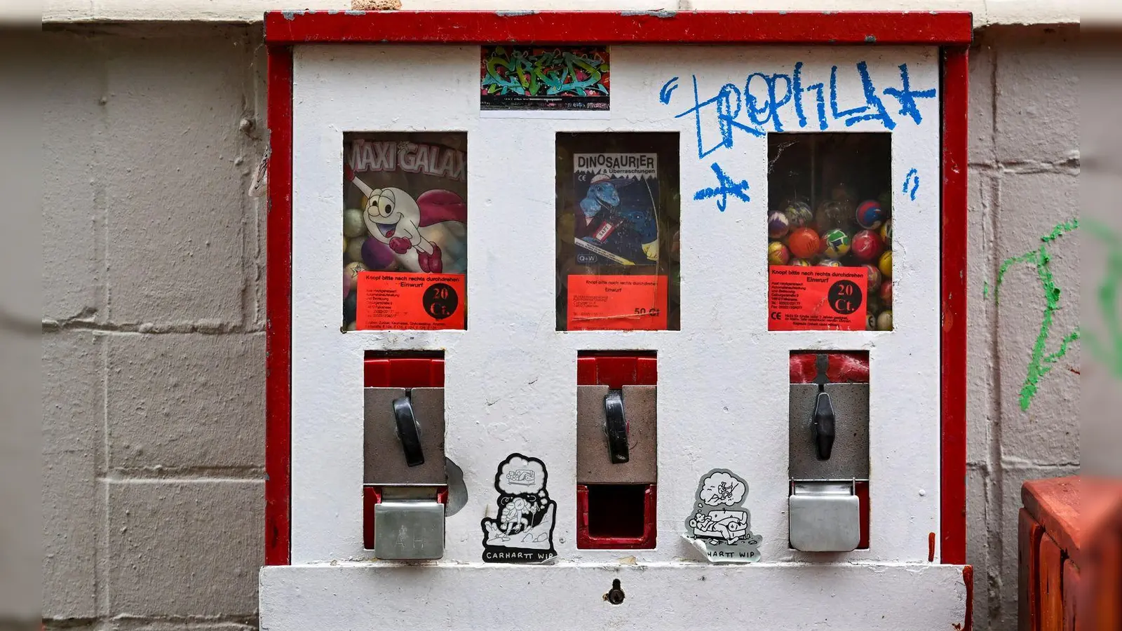 In Hirschau sprengten drei Männer einen Kaugummiautomaten mit Böllern. (Symbolbild: Jens Kalaene/dpa)