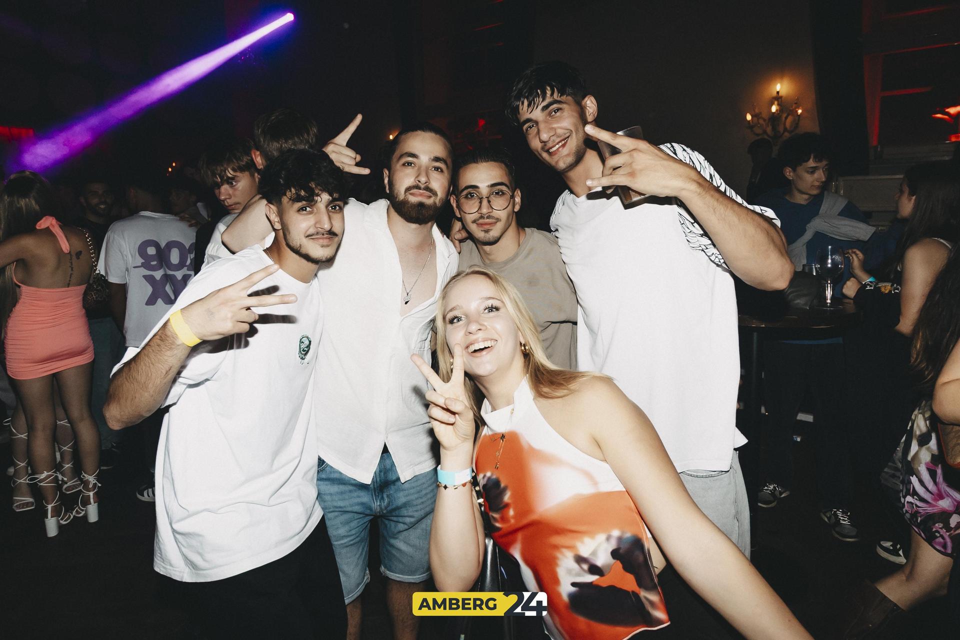 Die Bilder von der School is Over-Party im Casino (Bild: Lolografie)