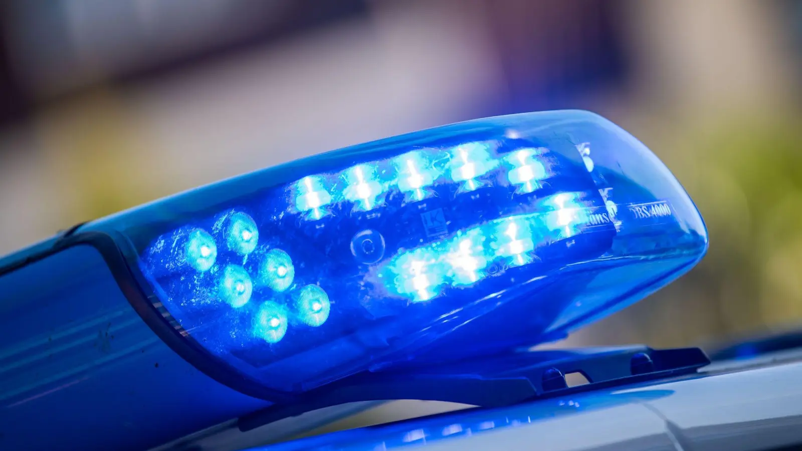In einem Reitstall in Hahnbach wurde ein Reithelm gestohlen. Die Polizei bittet um Hinweise. (Bild: Lino Mirgeler/dpa)