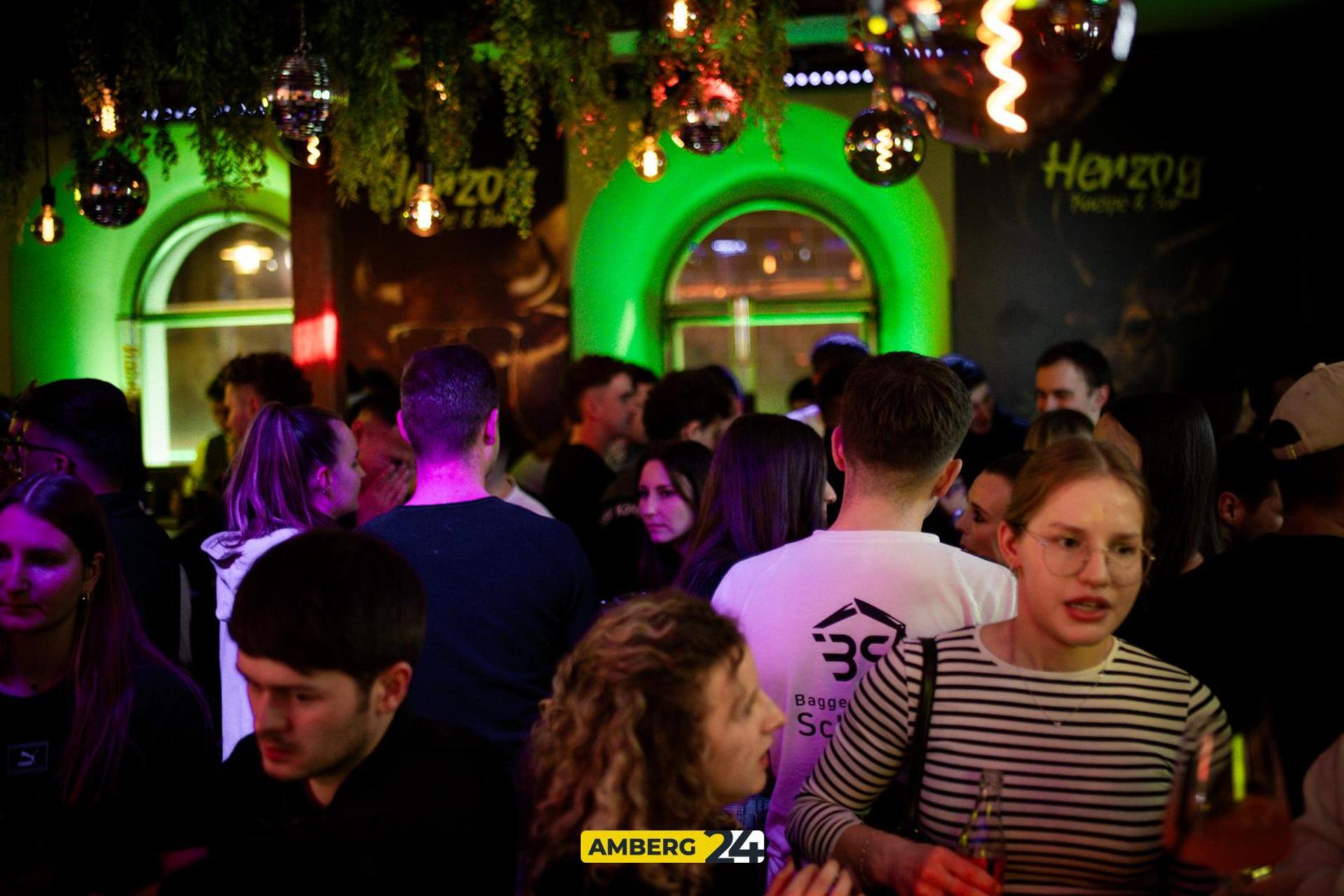 Im „Herzog” in Sulzbach-Rosenberg stieg am Samstag die Hallenmasters Afterparty. (Bild: Julia Bär)