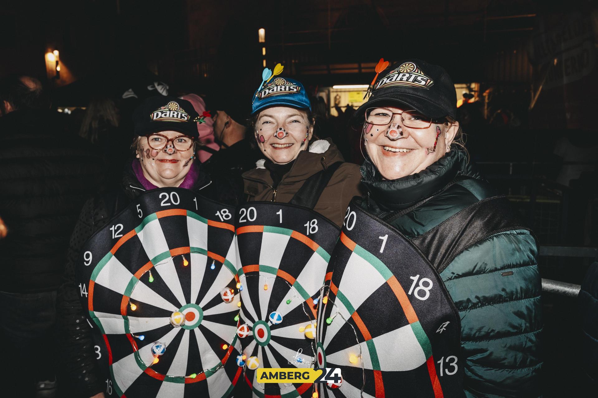 Amberger Hexennacht: Das war 2025 am Marktplatz los. Wir wünschen euch viel Spaß mit den Fotos.  (Bild: Leonie Hartung)