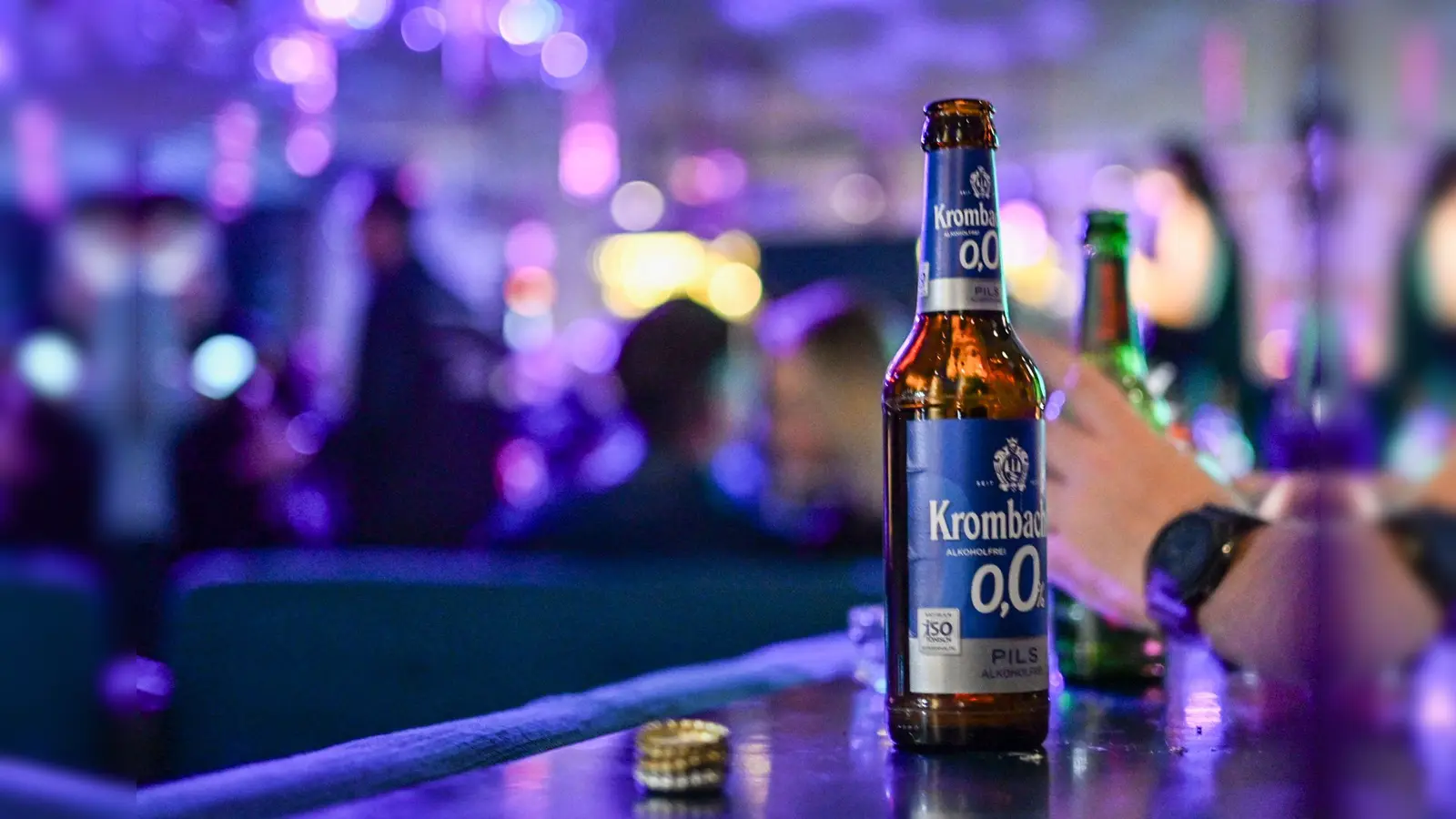 Alkoholfreies Bier liegt ohnehin im Trend, Partys ohne Alkohol passen dazu. (Symbolbild: Jens Kalaene/dpa)