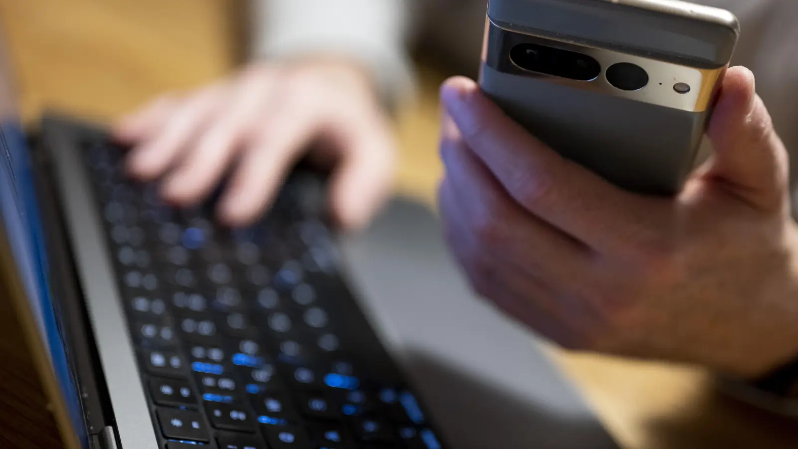 Ein elfjähriger Junge aus Kümmersbruck und zwei weitere Personen starteten einen Weltrekordversuch mit einer Chat-Gruppe. Einige Teilnehmer versendeten darin problematische Inhalte. (Bild: Monika Skolimowska)