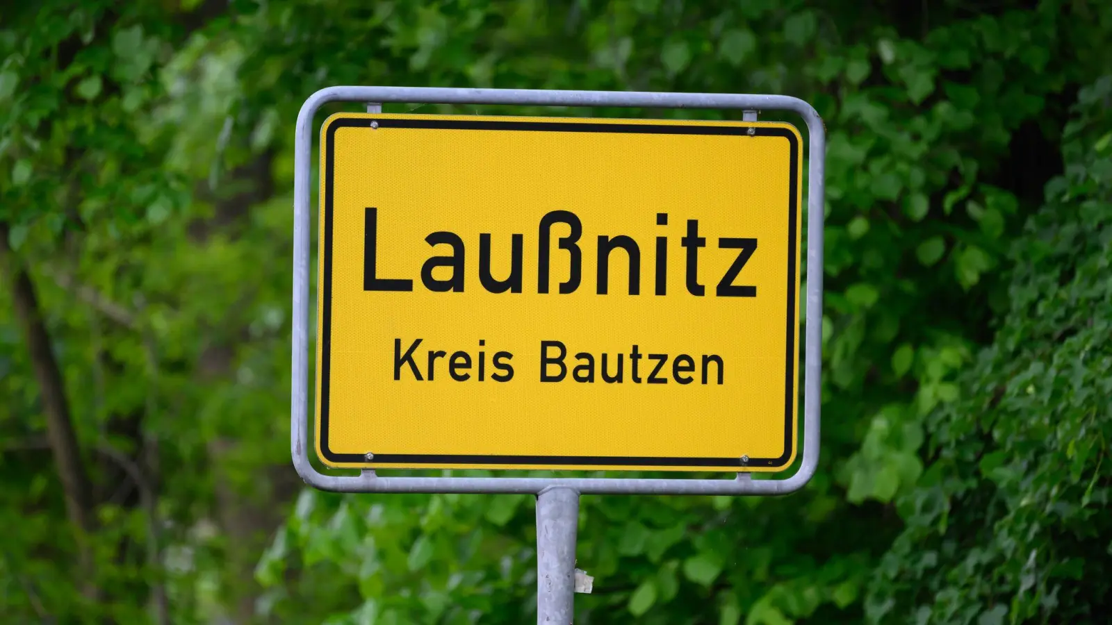 Junge Frau tot in Wald gefunden - 16-Jähriger unter Tatverdacht (Bild: Robert Michael/dpa)