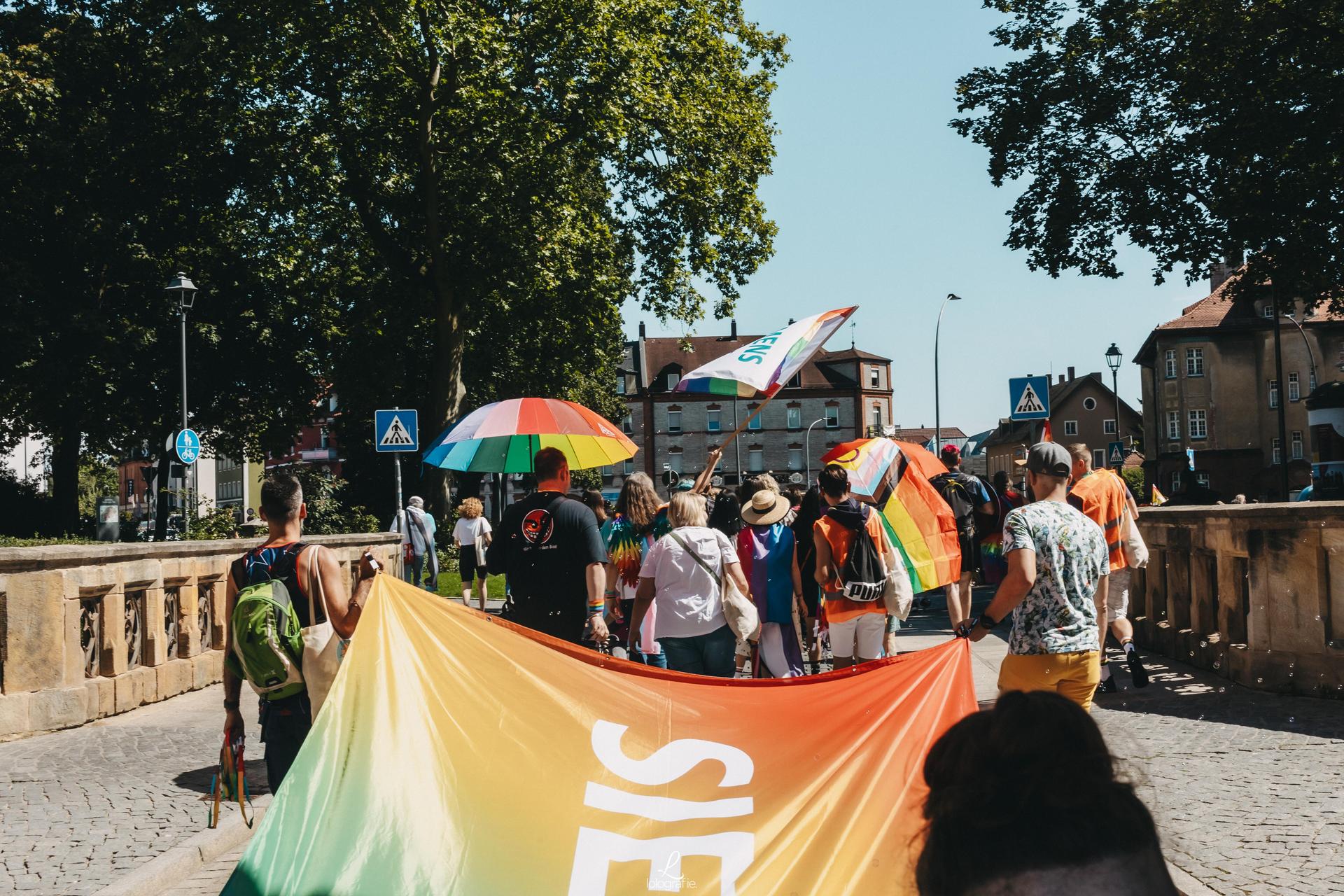 Die Bilder von der CSD-Parade 2023 in Amberg. (Bild: Leonie Hartung)