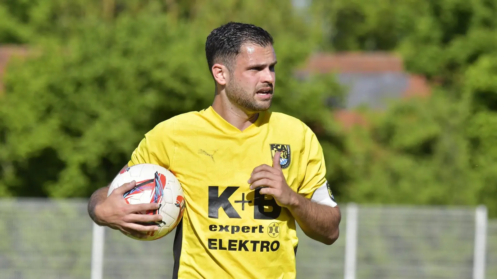 Maximilian Witzel wechselt zur neuen Saison vom FC Amberg zurück zum 1. FC Neukirchen. (Bild: Hubert Ziegler)