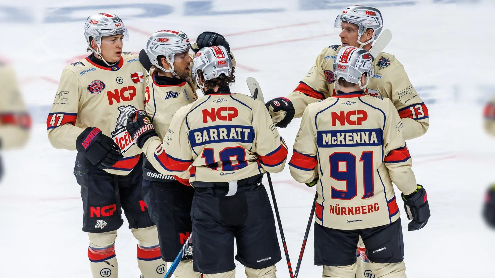 Die Nürnberg Ice Tigers können sich über den Einzug ins Playoff-Viertelfinale freuen. (Bild: Andreas Gora/dpa)