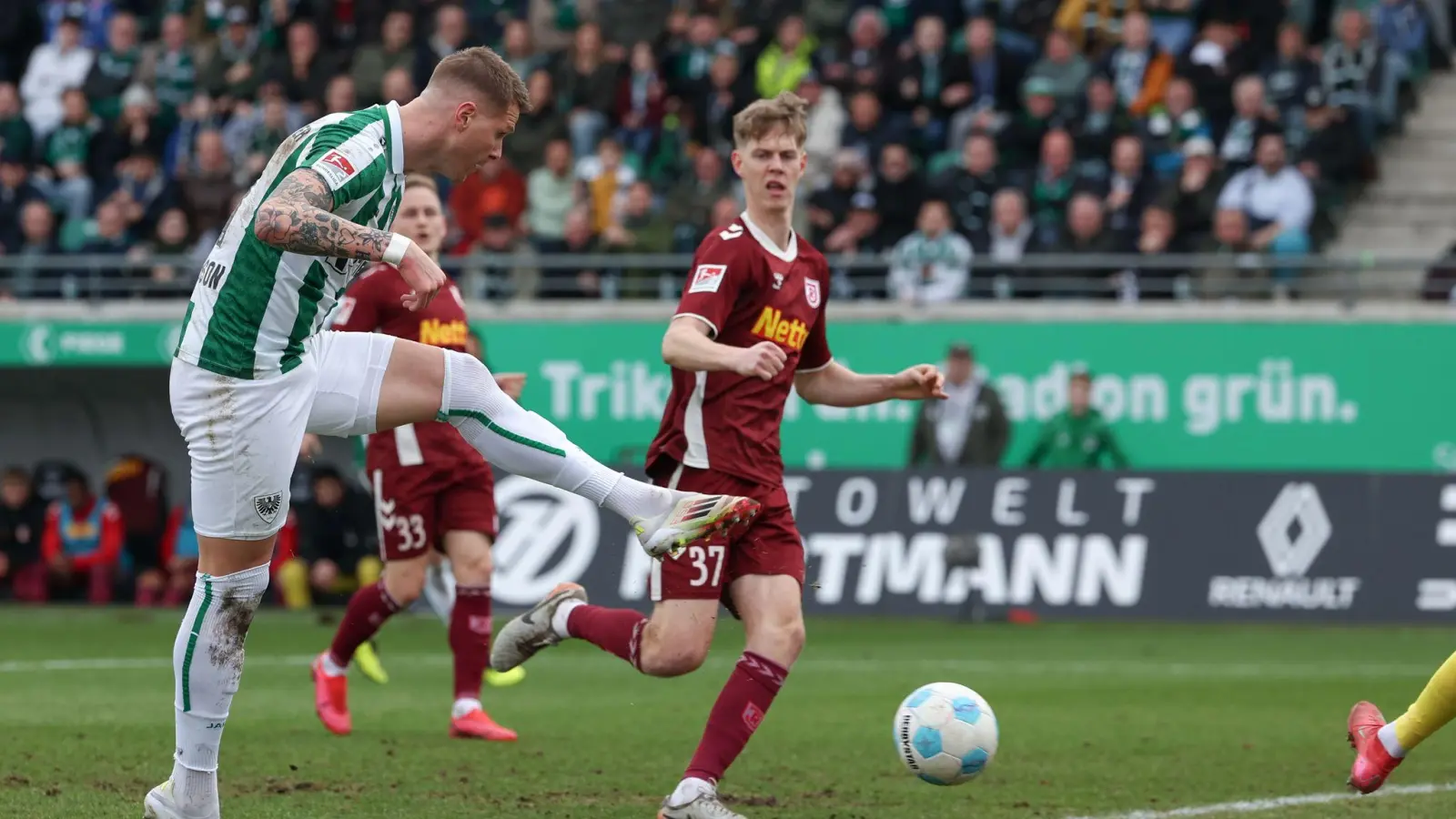Fridjonsson erzielt das 1:0 für Münster. (Bild: Friso Gentsch/dpa)