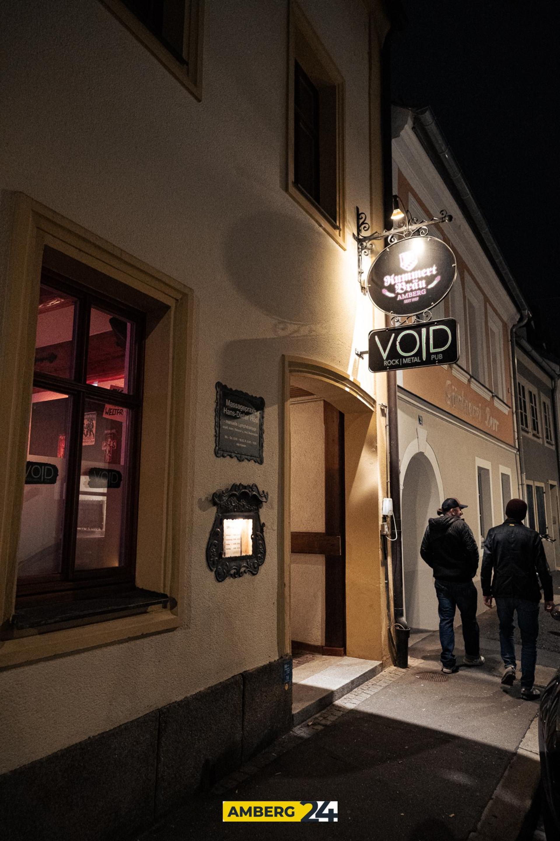 Sweets, Drinks und Metal. Im Void gab's zu Halloween unter anderem einen Kostümwettbewerb. (Bild: Justus Gregor)
