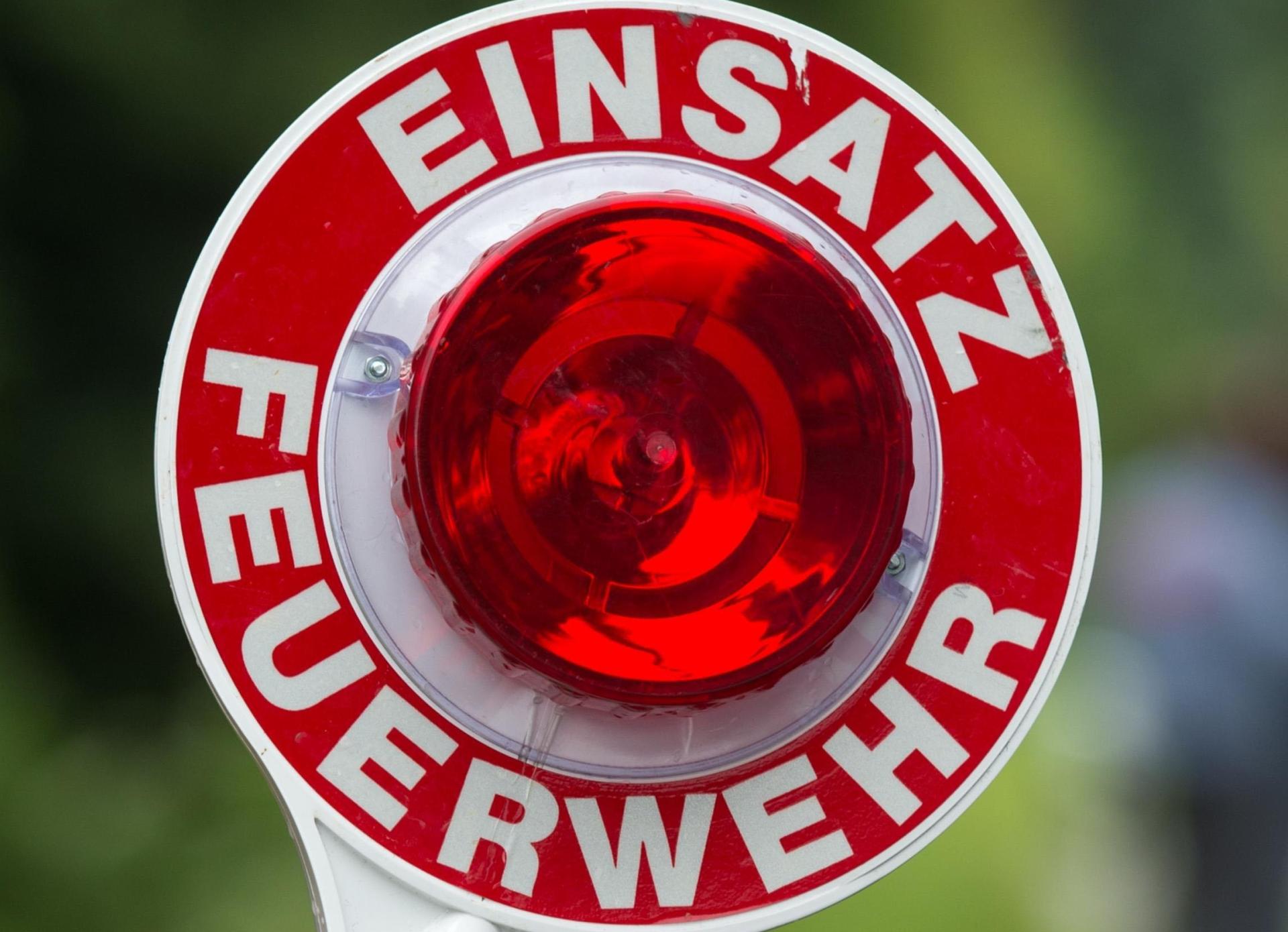 Ein Brand in einem Café in Kastl (Landkreis Amberg-Sulzbach) hat laut Polizei rund 80 000 Euro Schaden verursacht. (Symbolbild: Armin Weigel/dpa)