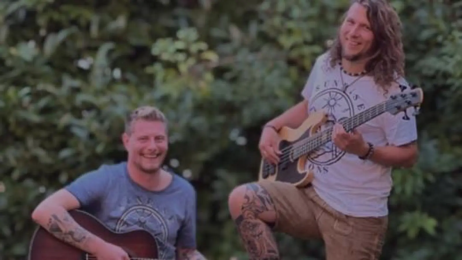 Die Sunrise Sons treten in Ambergs Pub und Kneipen auf. Ganz einfach mit Gitarre und Cajon.  (Bild: Privat)