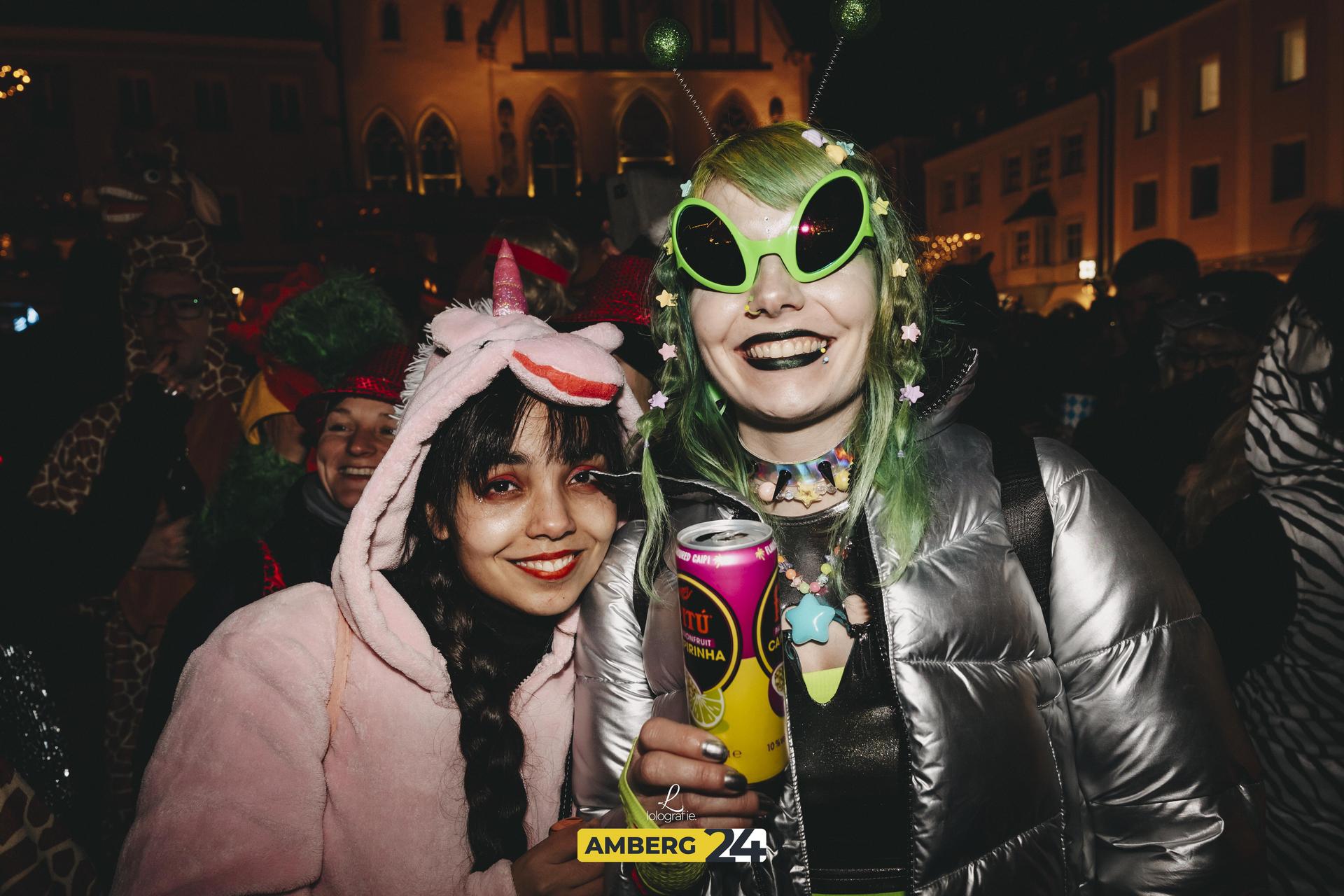Amberger Hexennacht: Das war 2025 am Marktplatz los. Wir wünschen euch viel Spaß mit den Fotos.  (Bild: Leonie Hartung)