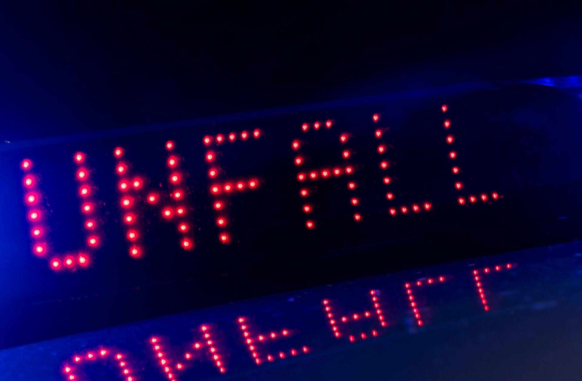 Ein schwerer Auffahrunfall auf der A9 in Richtung München hat eine tödliche Tragödie ausgelöst. (Archivbild: Monika Skolimowska/dpa)