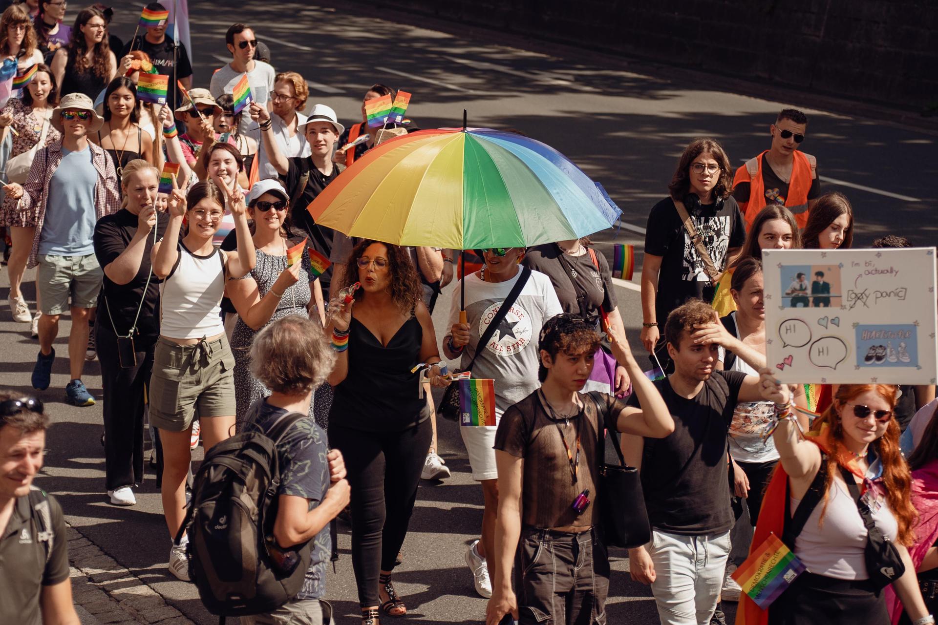 Das war beim Amberger CSD-Demozug am Samstag los. (Bild: Ria Schmidt)