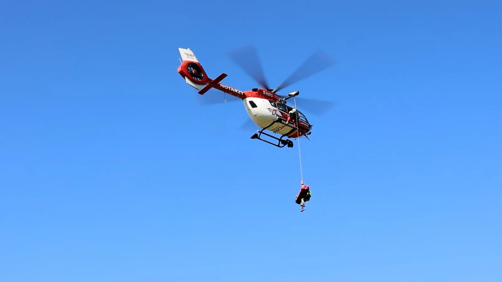 Ein erfahrener Kletterer ist am Freitag bei Hirschbach in die Tiefe gestürzt.  (Symbolbild: Roland Wellenhöfer)