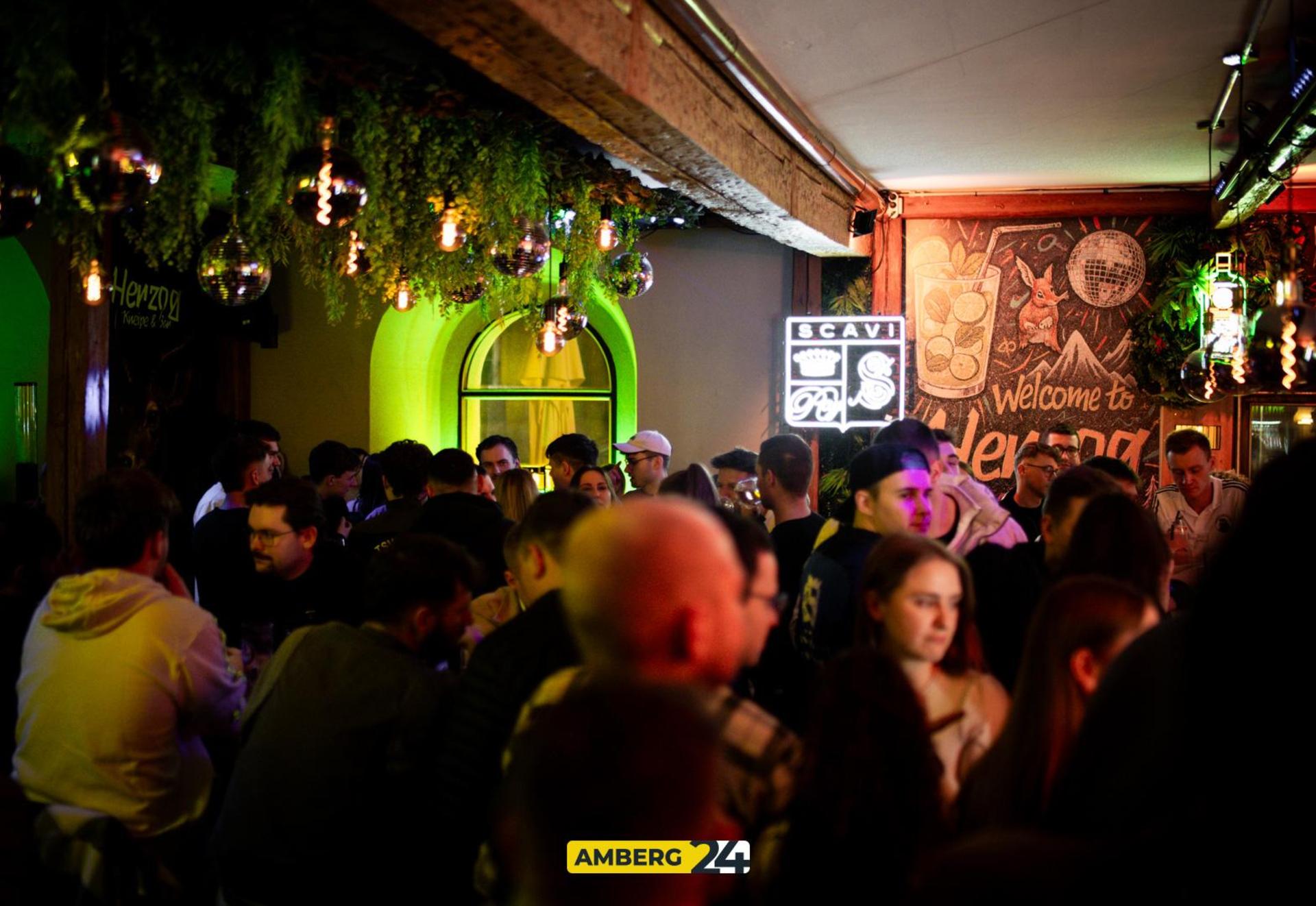 Im „Herzog” in Sulzbach-Rosenberg stieg am Samstag die Hallenmasters Afterparty. (Bild: Julia Bär)