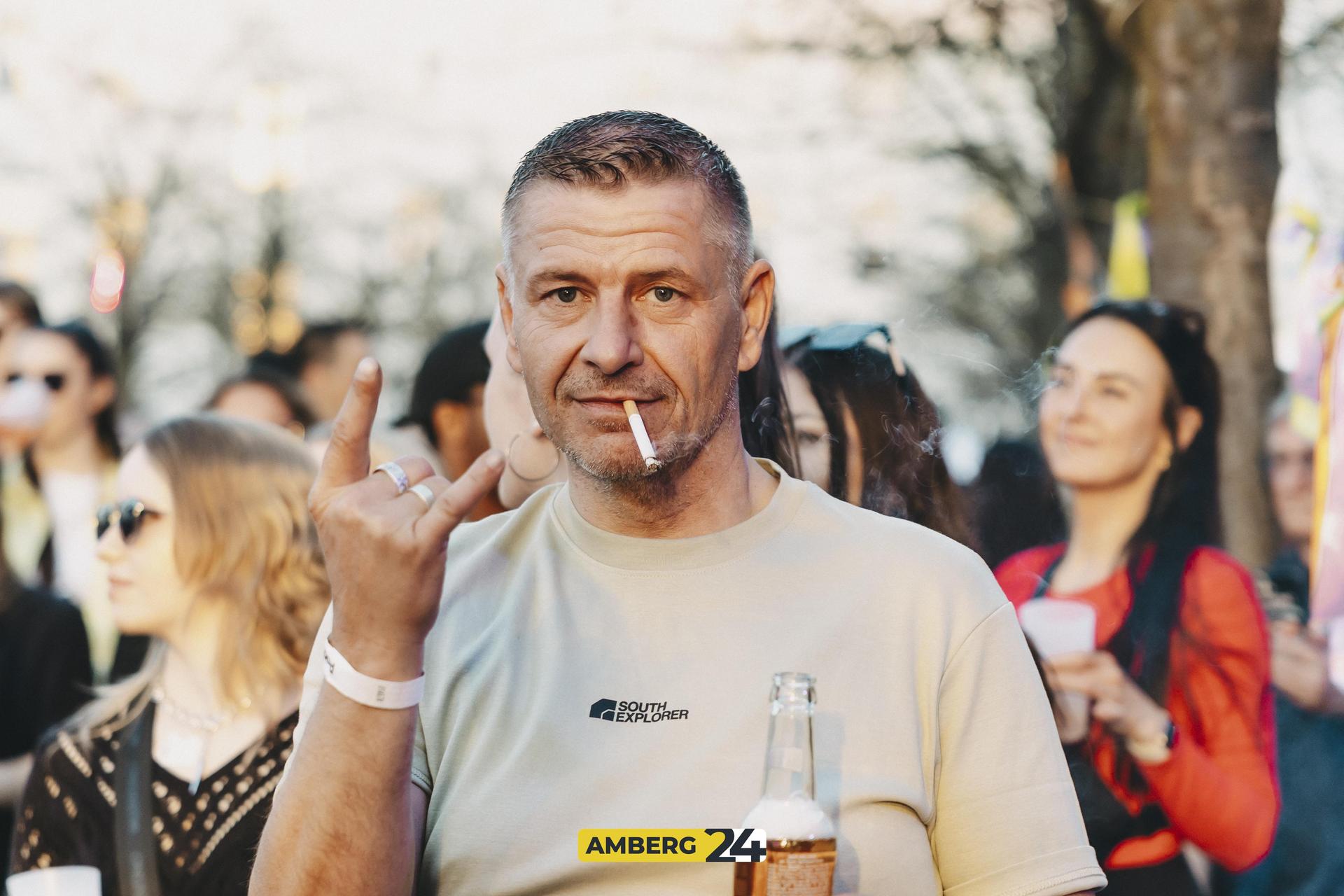 Das erste Mal fand in Amberg das Kirschblütenfestival statt. Der Campus der Amberger OTH verwandelte sich in ein pinkes Paradies. Lolo war für euch vor Ort.  (Bild: Lolografie)