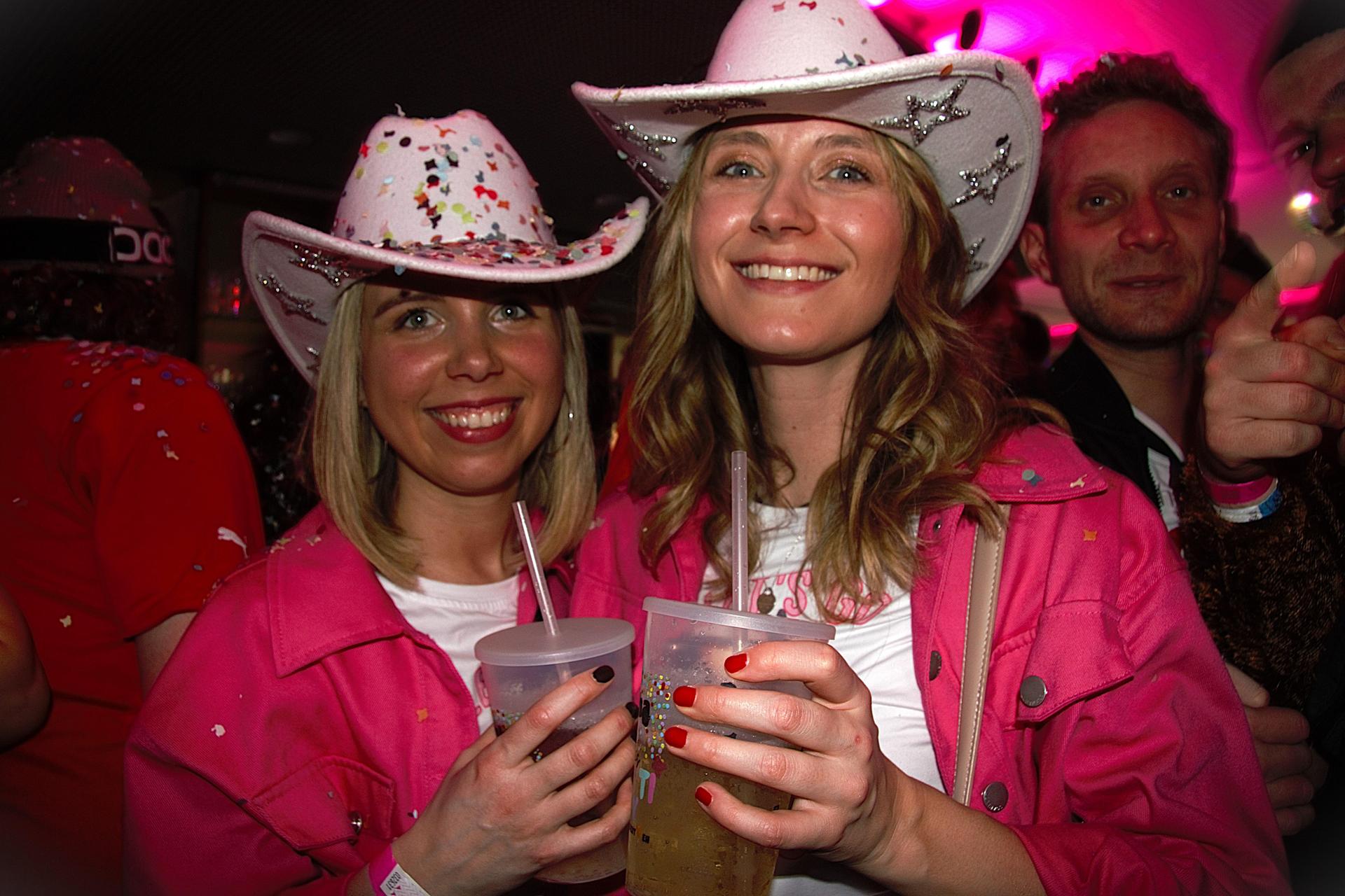 Zur Konfettiparty im Colomba war ordentlich Faschingslaune angesagt. (Bild: Marlin Nixdorf)