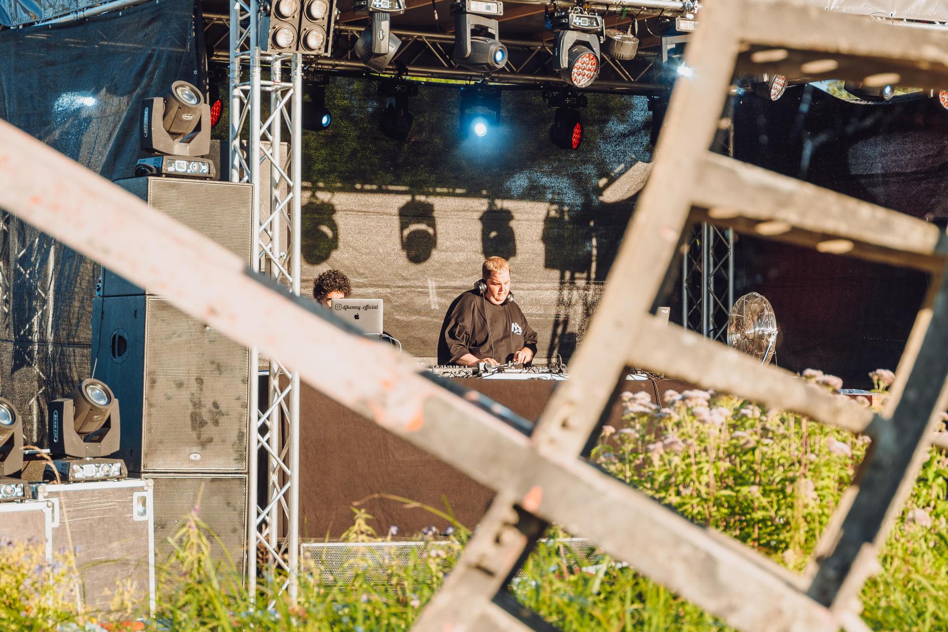 Shisha, Drinks und guter Hip-Hop. So war&#39;s am Hip-Hop BBQ in Amberg.  (Bild: Denise Helmschrott)