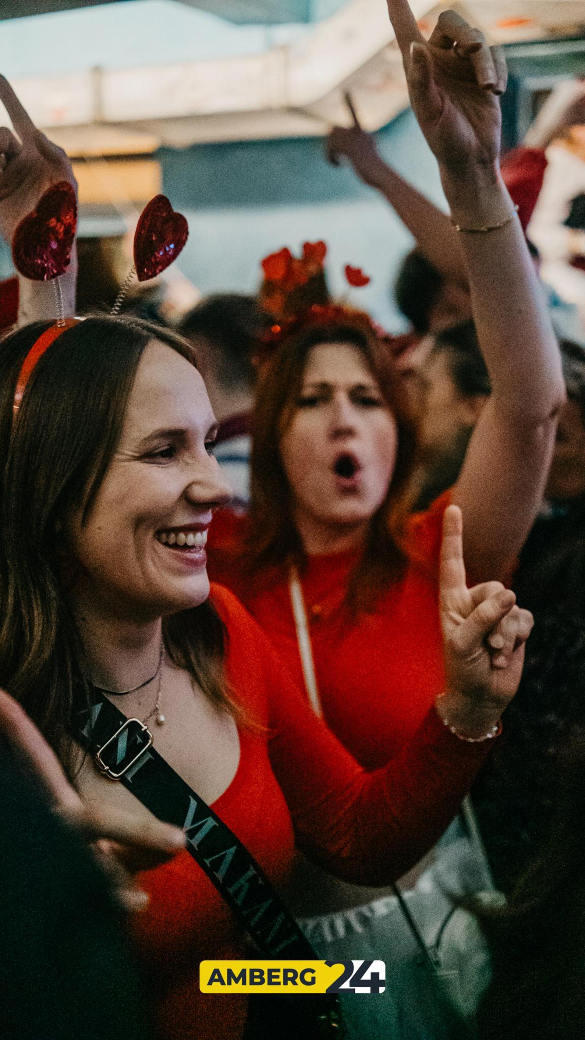 Auch im Blauen Haus waren am Donnerstag die Hexen los.  (Bild: Mario Donhauser)