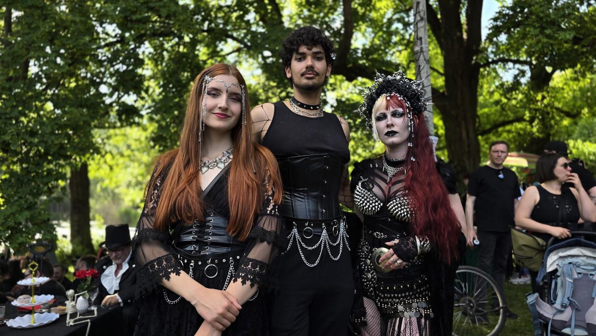 Das viktorianische Picknick beim Wave-Gotik-Treffen in Leipzig begeisterte die Besucher. (Bild: Richard Kirschner)