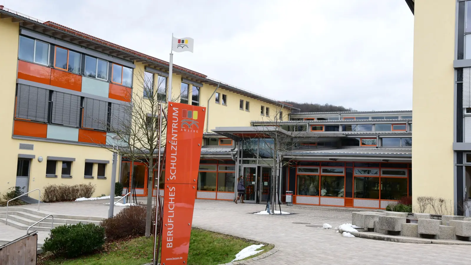 Das Staatliche Berufliche Schulzentrum in Amberg. (Bild: Petra Hartl)