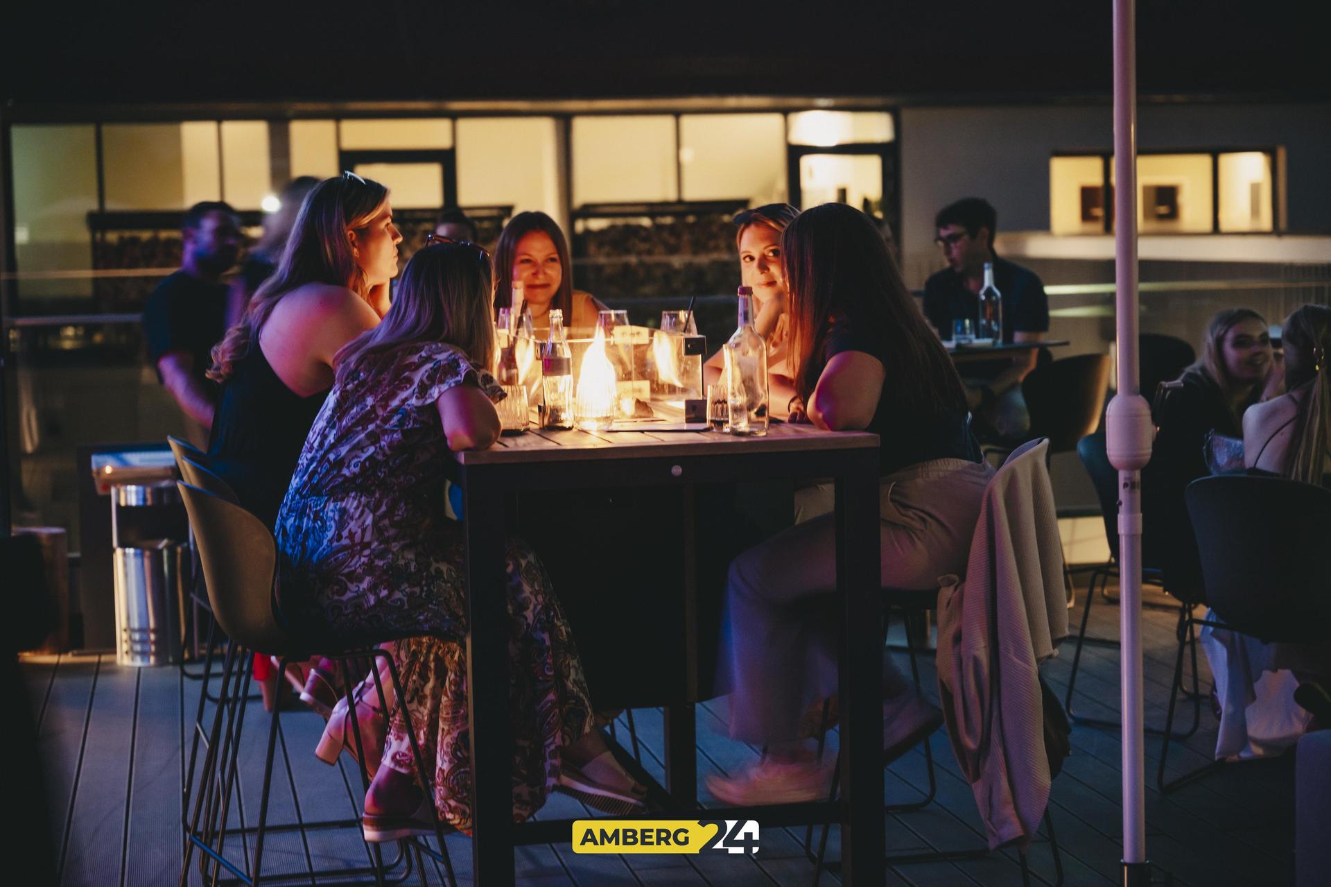 Sommer, Sonne, Saxophon – das gabs am Vorfeiertag in der Walküre Skybar. Ihr hattet Spaß, wir haben die Fotos von Fotografin Lolo. (Bild: Lolografie)