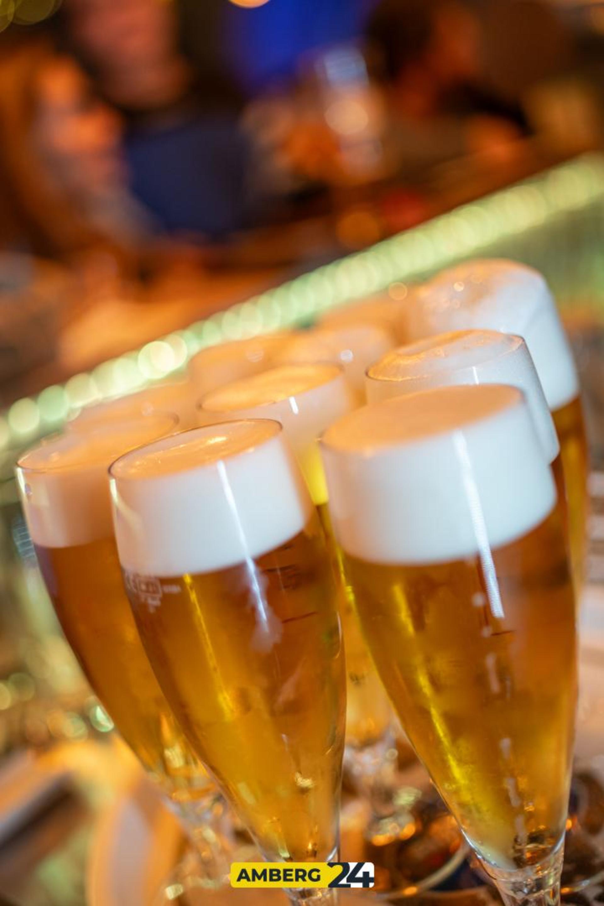 Bilder zum Weihnachts-Festbier Anstich im Herzog. (Bild: Julia Bär)