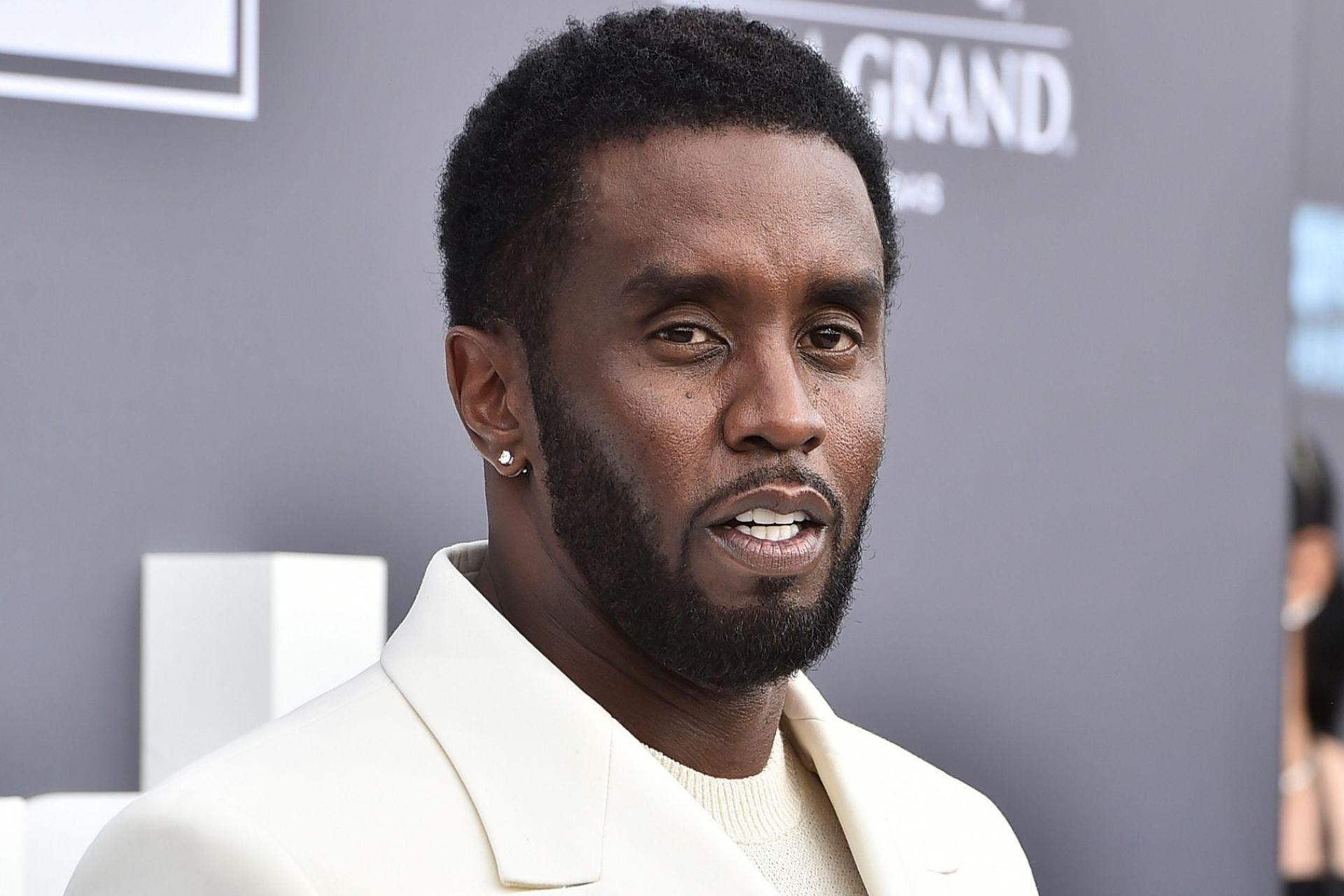 Sean „Diddy“ Combs wurde im Oktober in Zusammenhang mit Prostitution zu einer Gefängnisstrafe von vier Jahren und zwei Monaten sowie einer Geldstrafe verurteilt. (Archivbild) (Bild: Jordan Strauss/Invision/AP/dpa)