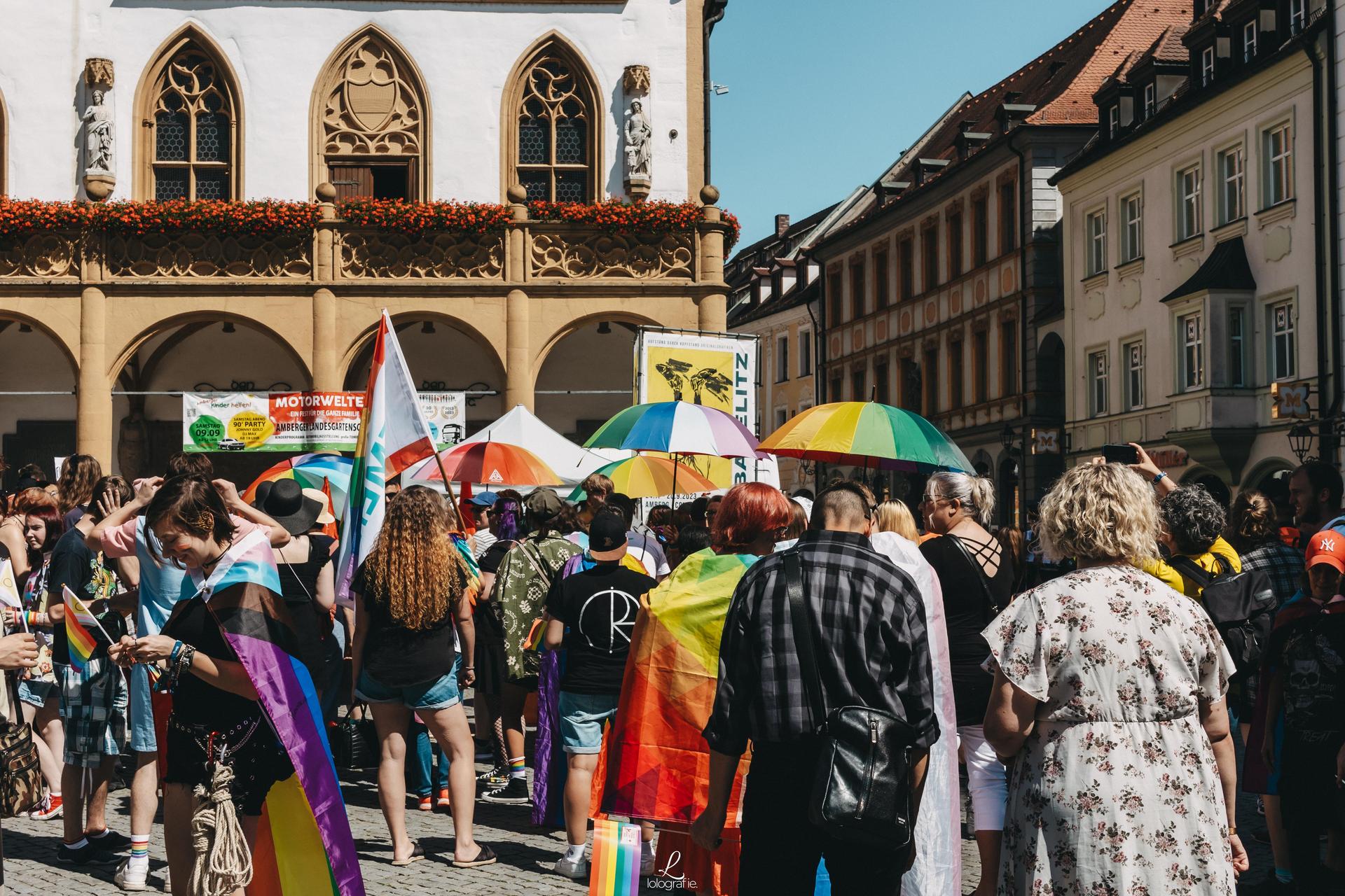 Die Bilder von der CSD-Parade 2023 in Amberg. (Bild: Leonie Hartung)