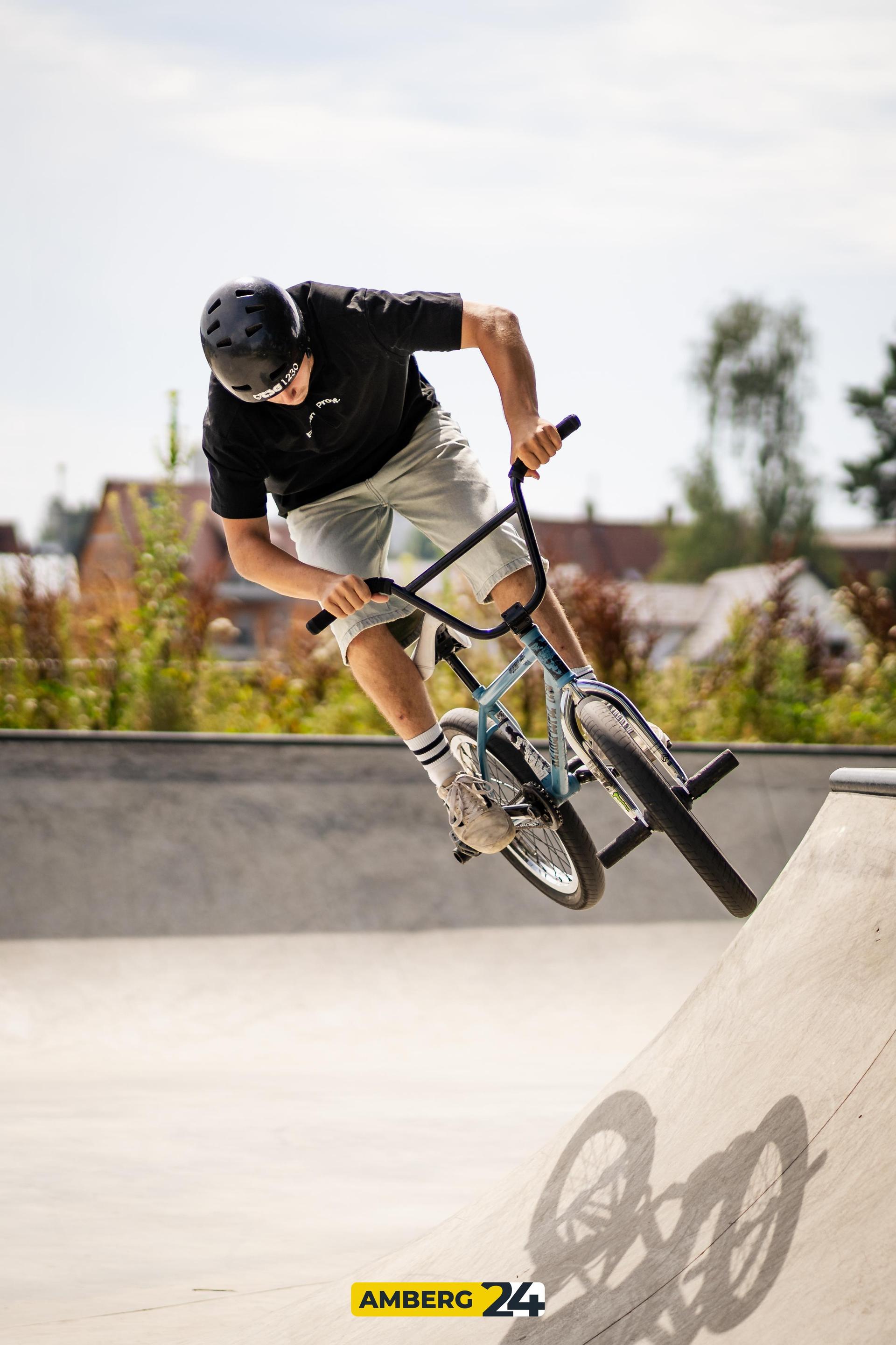 Im Amberger Skatepark beim BMX Jam waren am Samstag coole Stunts zu sehen. (Bild: Justus Gregor)