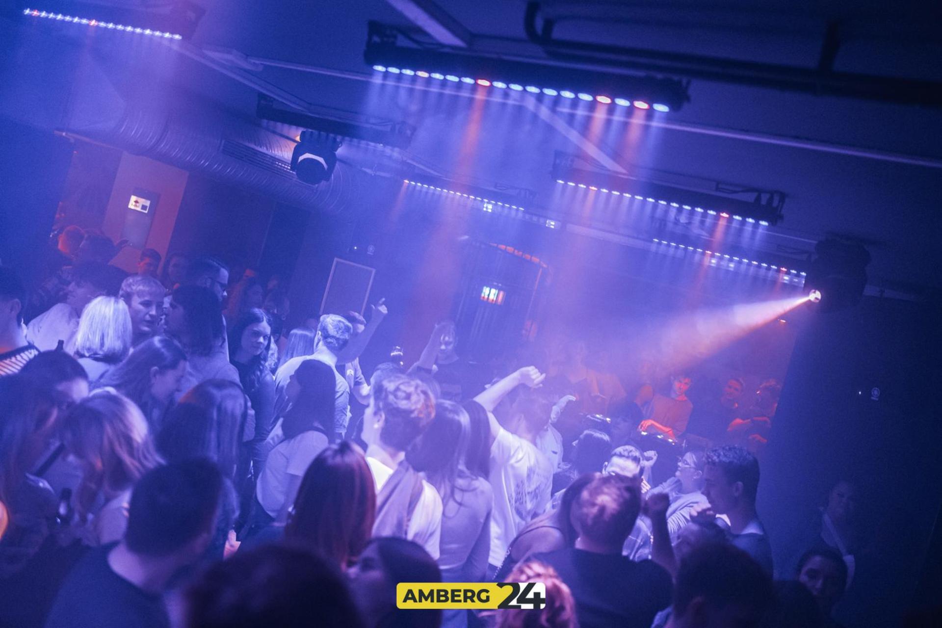 Party am 1. Weihnachtsfeiertag im Happy Rock.  (Bild: Martin Sponsel)