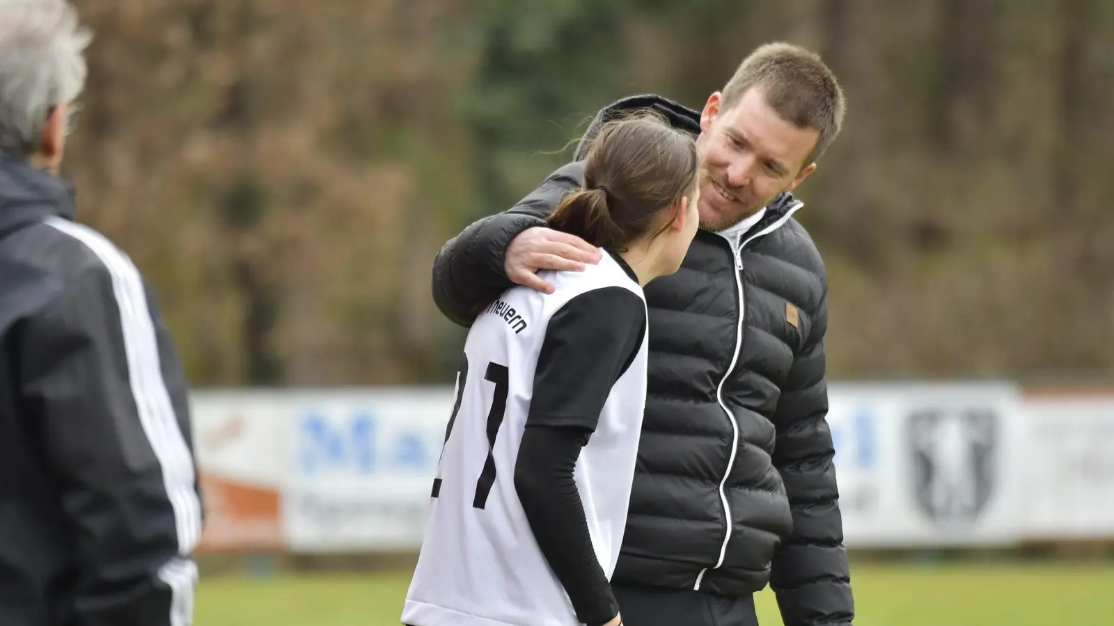 Trainer Simon Eisinger und die Spieler des TSV Theuern freuen sich auf den Pokal-Kracher gegen die SpVgg Greuther Fürth. (Archivbild: Hubert Ziegler)