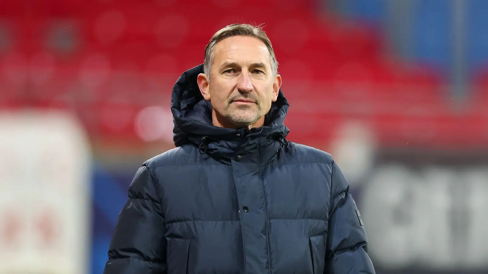 Will in Regensburg als Sportchef eine schlagkräftige Truppe für die 3. Liga aufstellen: Achim Beierlorzer. (Bild: Jan Woitas/dpa-Zentralbild/dpa)