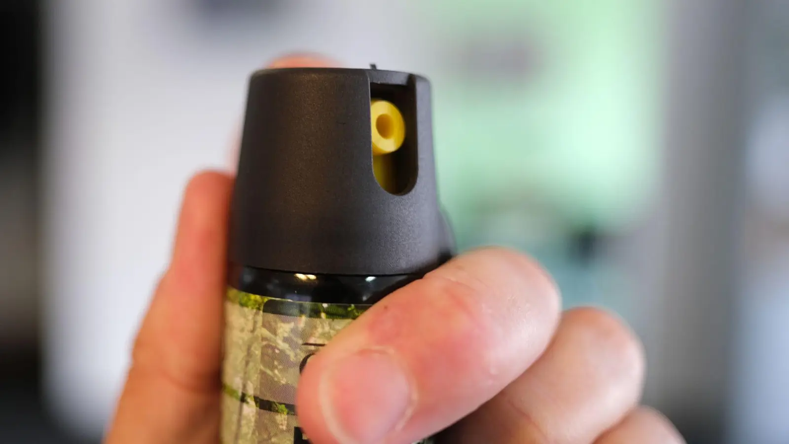 Ein 18-Jähriger setzte bei einem Streit in Neumarkt Pfefferspray ein.  (Symbolbild: Bernd Weißbrod/dpa)