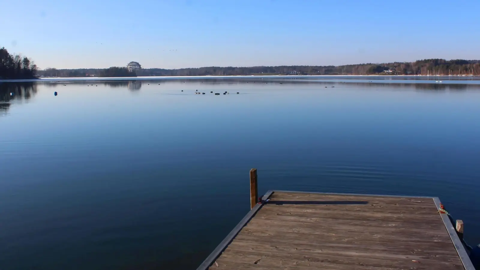 Ein Mann wurde am Steinberger See beim Onanieren beobachtet. Die Polizei sucht Zeugen. (Archivbild: Evi Wagner)