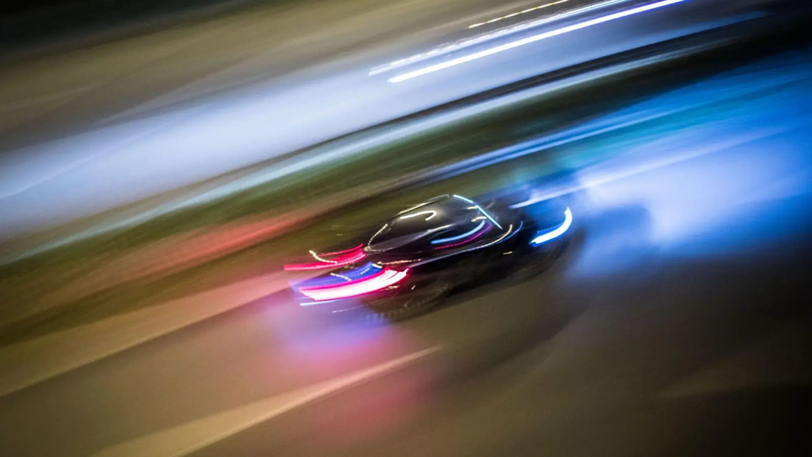 Der Autofahrer versuchte, vor der Polizei zu flüchten. (Symbolbild: Frank Rumpenhorst/dpa)