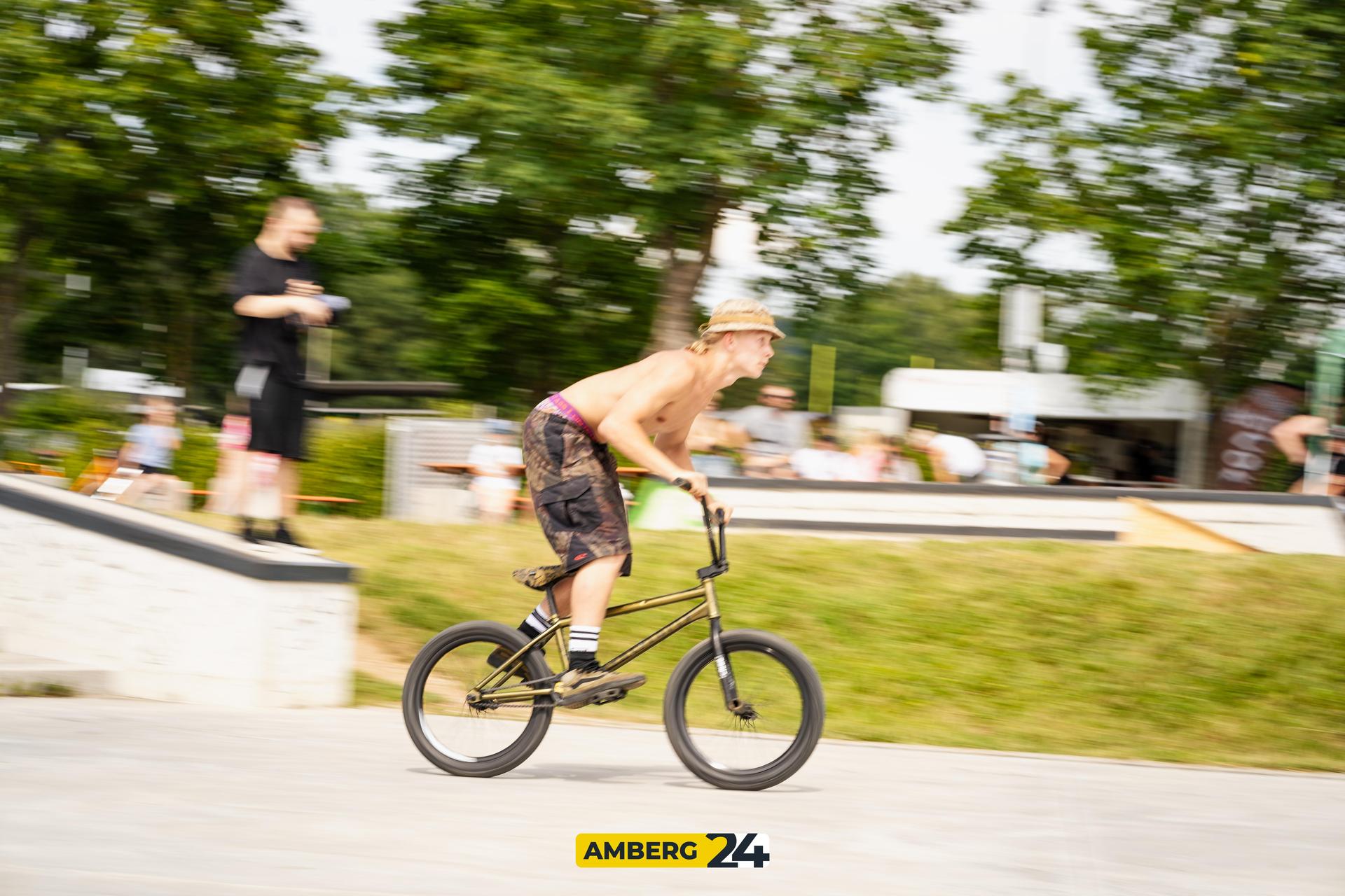 Im Amberger Skatepark beim BMX Jam waren am Samstag coole Stunts zu sehen. (Bild: Justus Gregor)